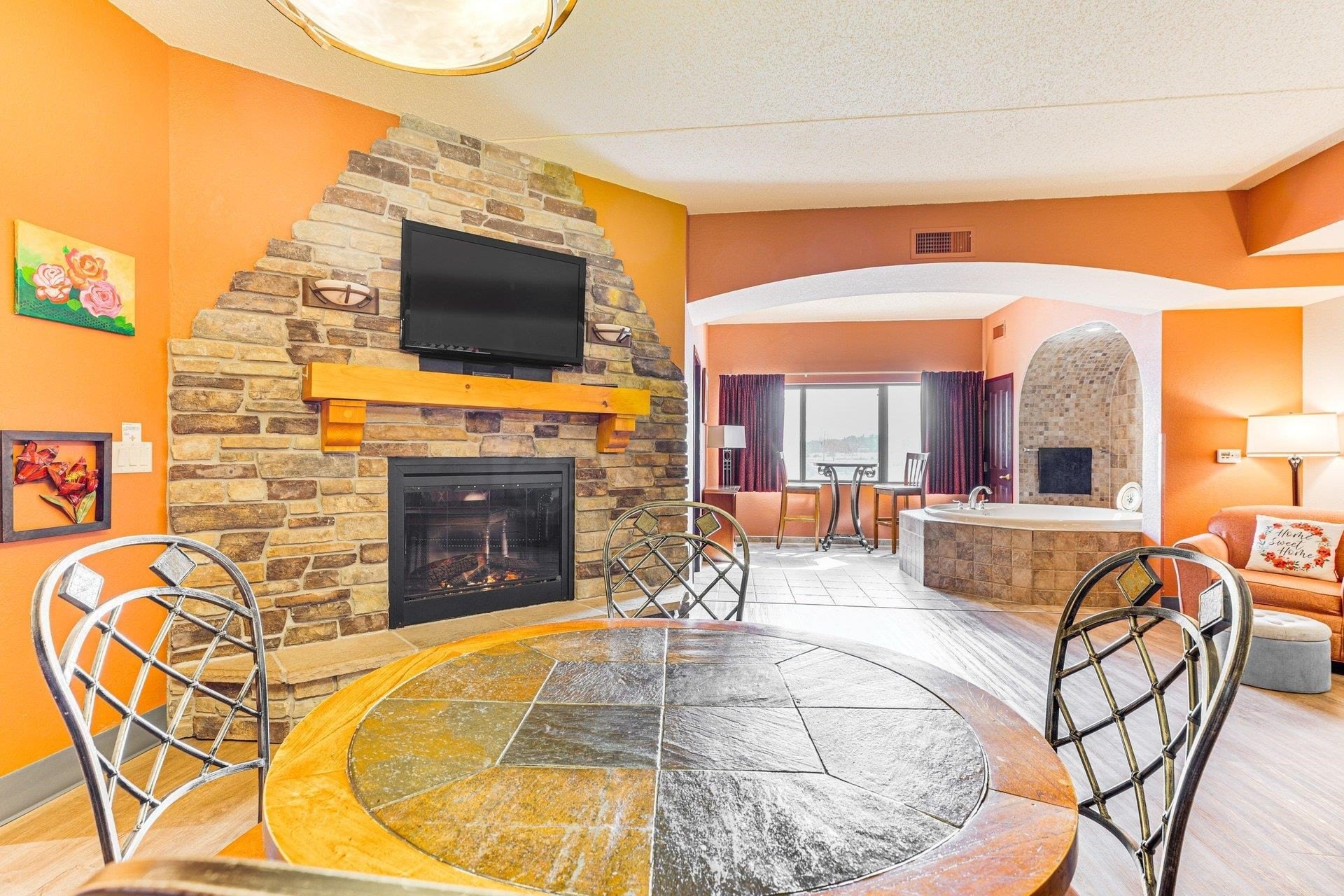 Condo 2BR 2BA - 2411 River Road, Wisconsin Dells, WI