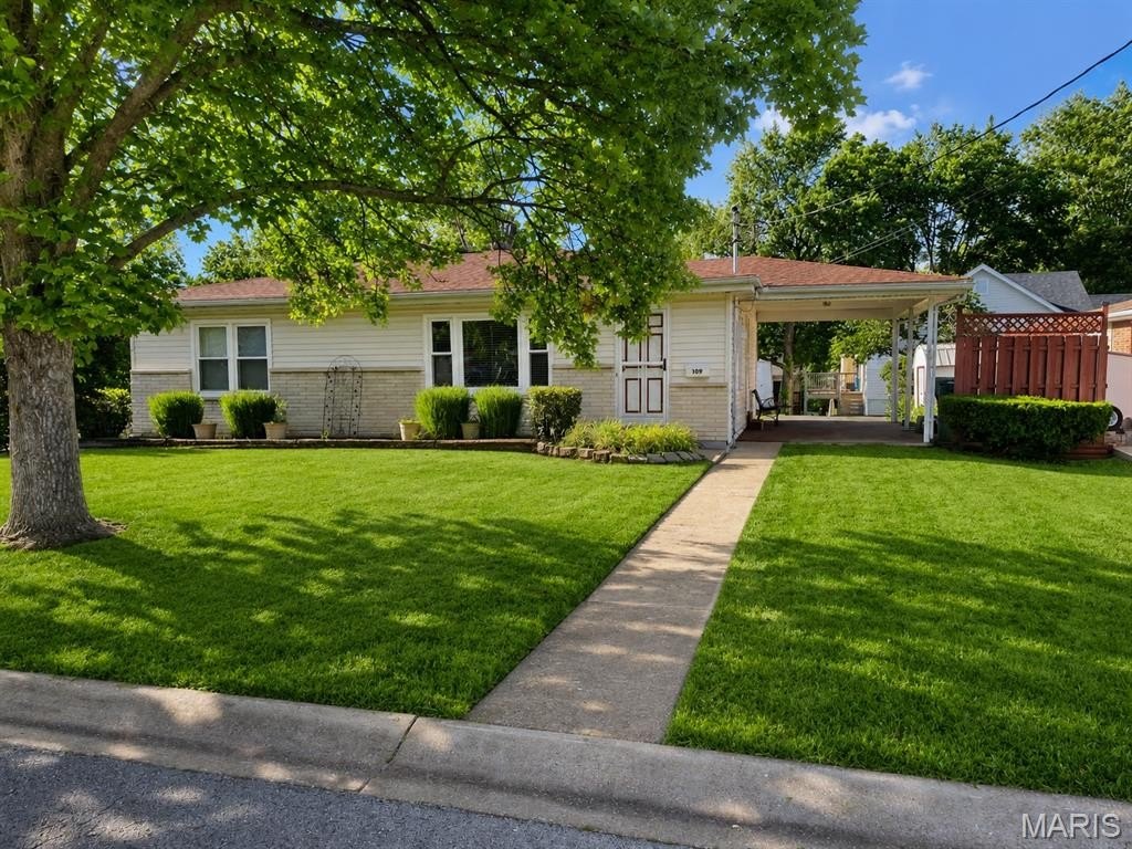 Single Family 3BR 2BA - 109 Lithia Avenue, Webster Groves, MO