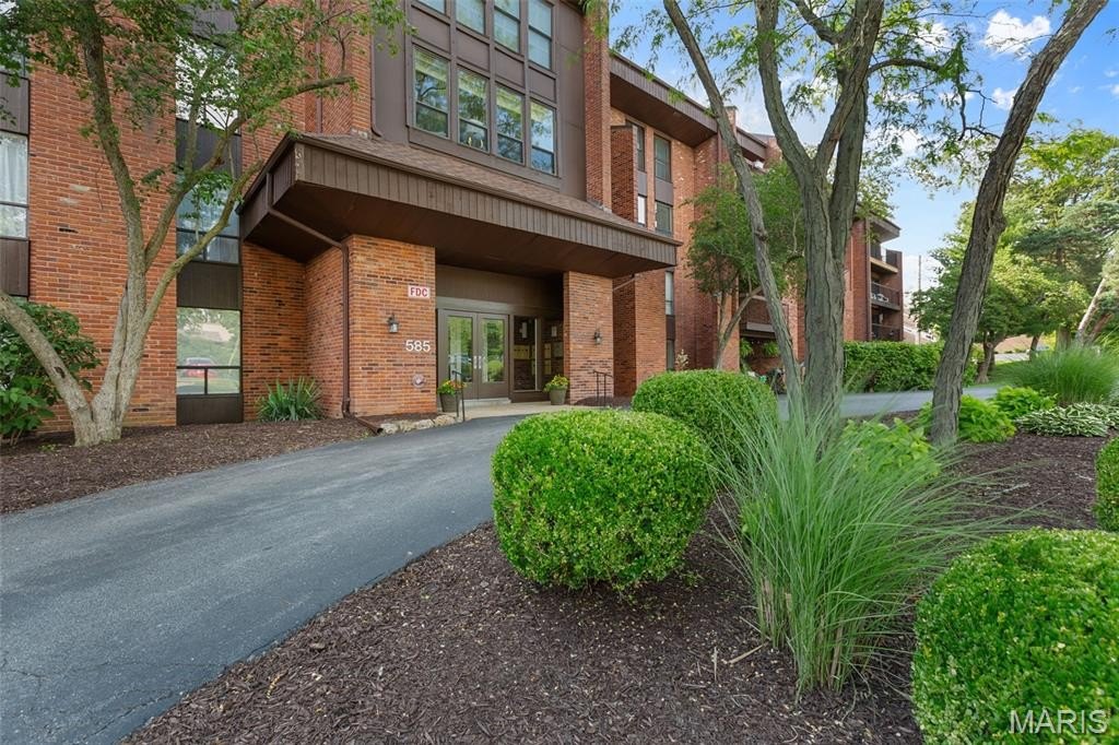 Condo 2BR 2BA - 585 Coeur De Royale Drive, Creve Coeur, MO