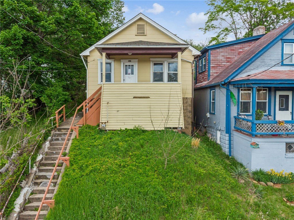 Single Family 2BR - 907 Vermont Avenue, White Oak, PA