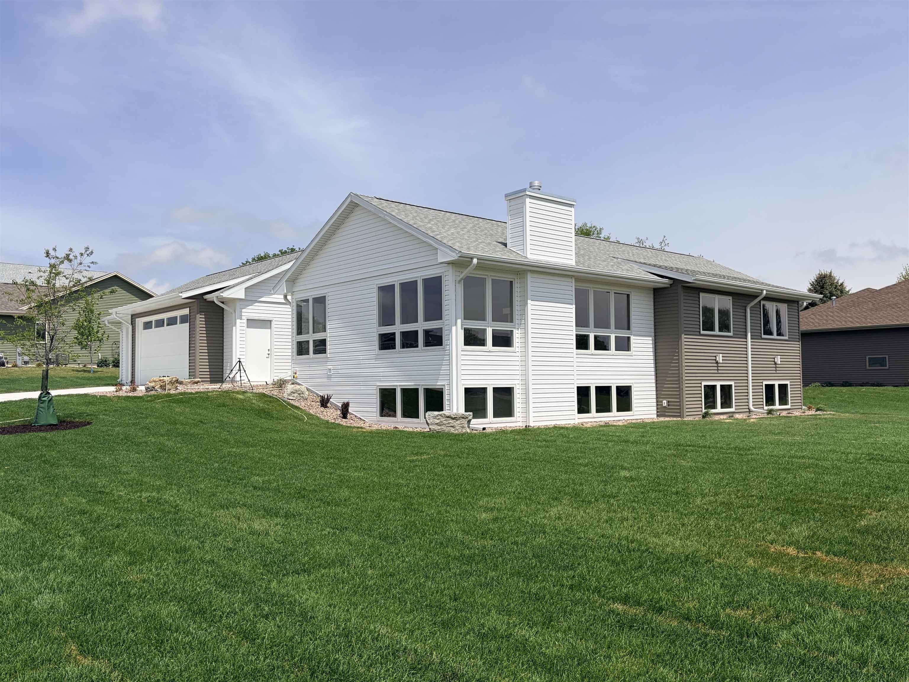 Single Family 4BR 3BA - 772 N Waveland Road, Janesville, WI