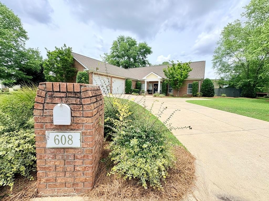 Single Family 3BR 4BA - 608 Jamestown Blvd, Dothan, AL