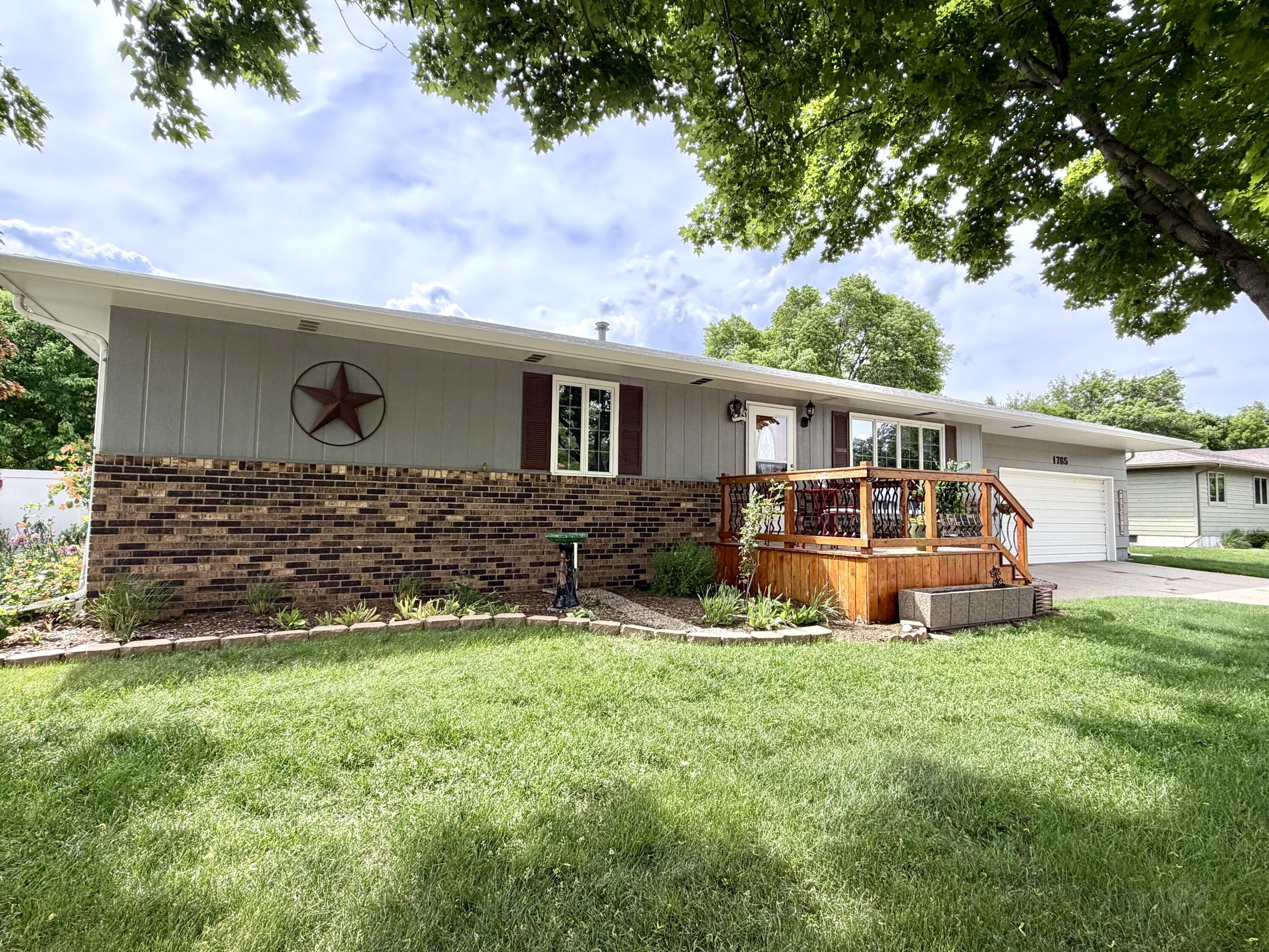 Single Family 3BR 2BA - 1785 Lawnridge Ave SE, Huron, SD