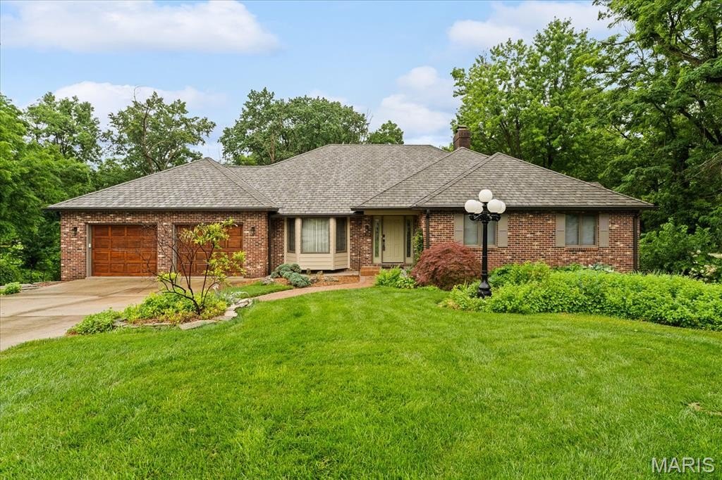 Single Family 4BR 3BA - 106 Suzanne Court, Edwardsville, IL