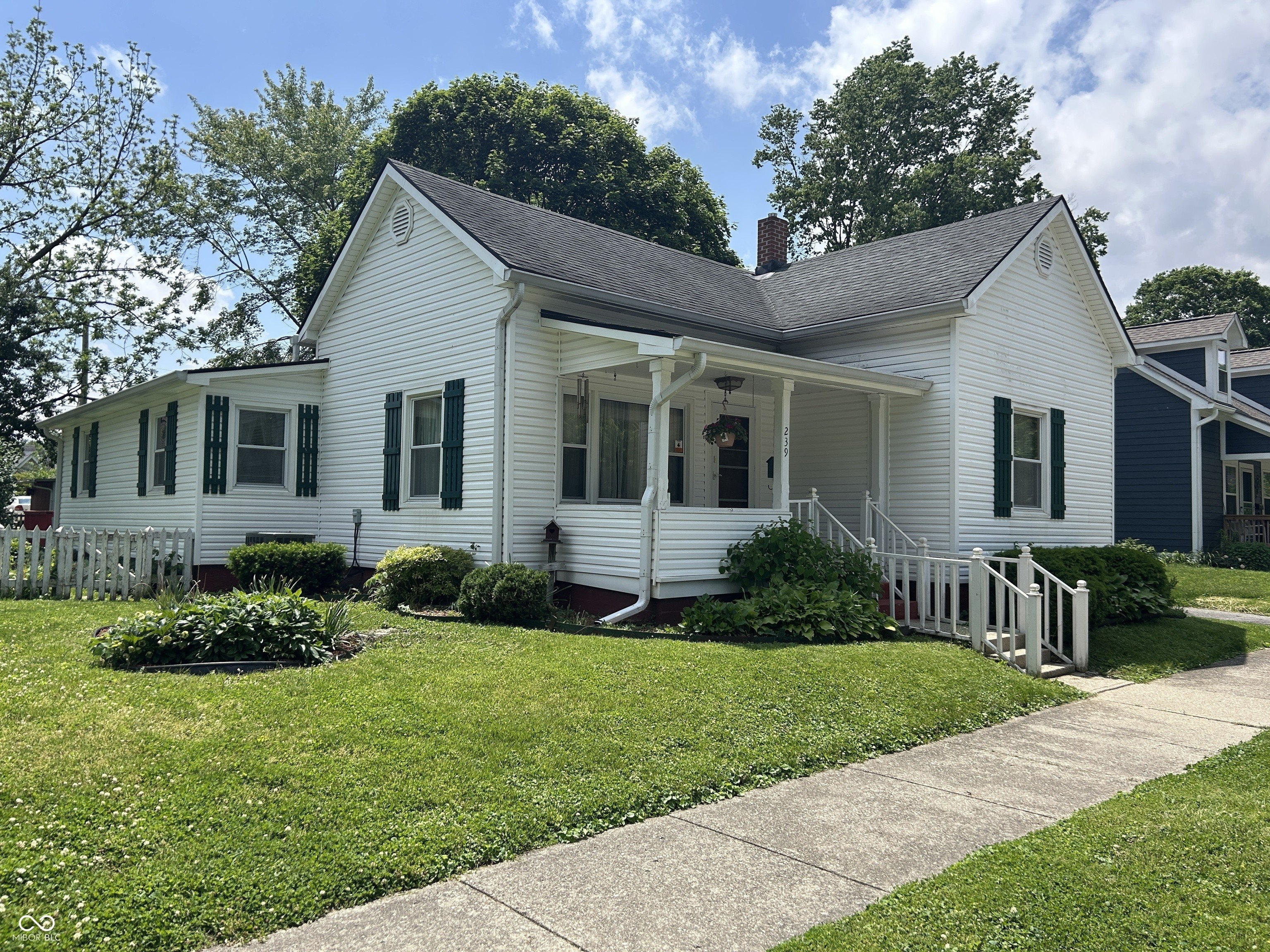 Single Family 4BR 1BA - 239 Walnut Street, Greenfield, IN