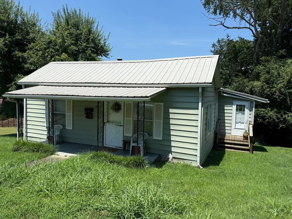 Single Family 2BR 1BA - 307 SE B Street, Abingdon, VA