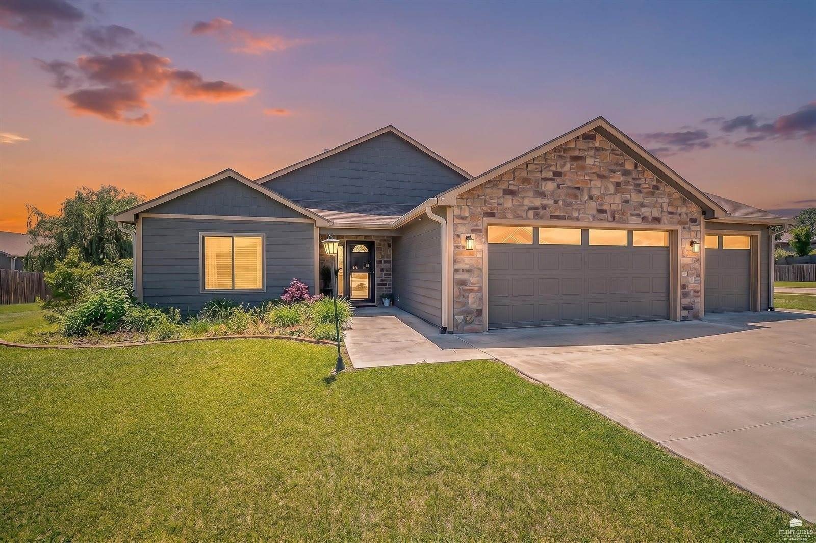 Single Family 3BR 2BA - 8892 Regina Lane, Manhattan, KS