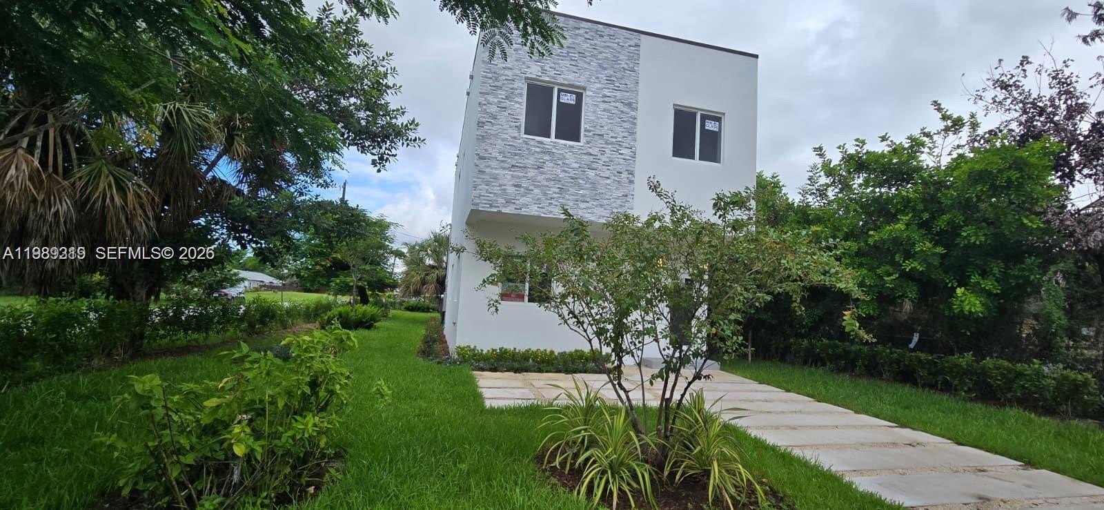 Single Family 4BR 3BA - 141 NW 11th St, Pompano Beach, FL