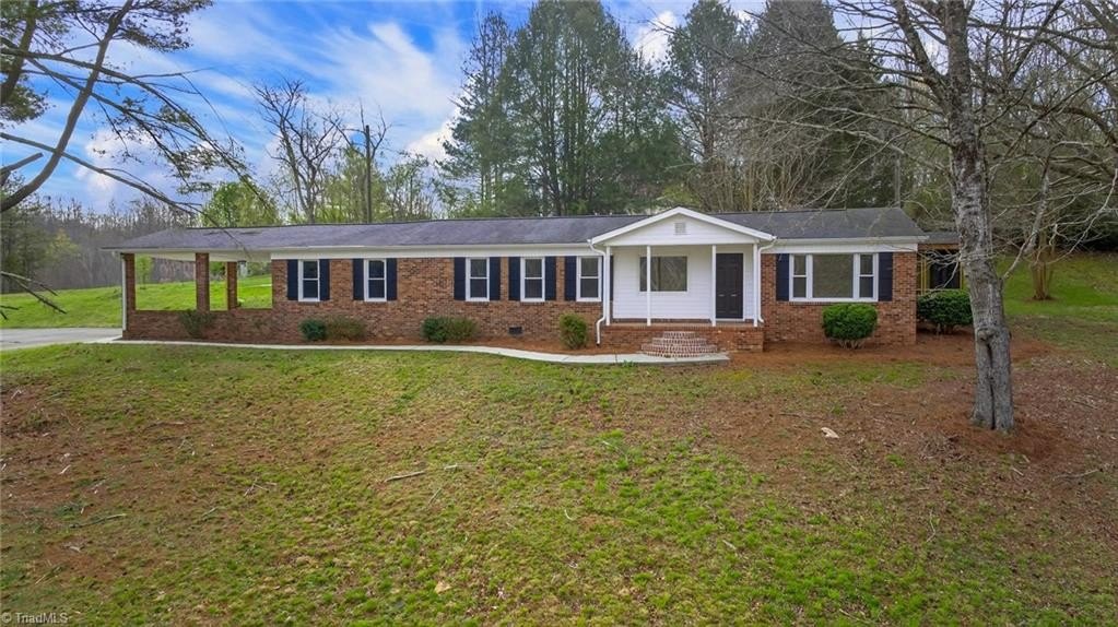 Single Family 3BR 2BA - 3767 Nc Highway 704 W, Westfield, NC