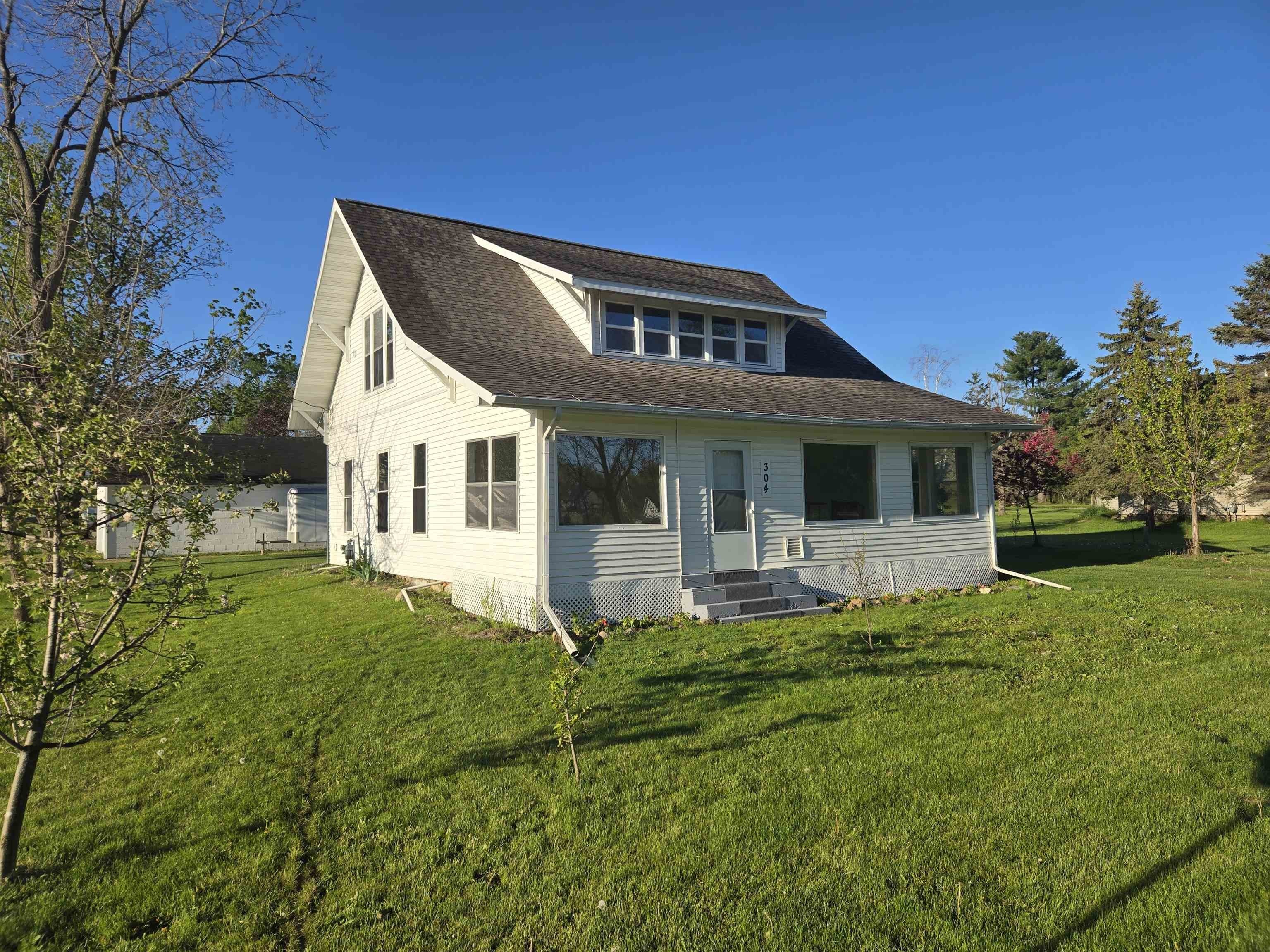 Single Family 3BR 2BA - 304 Glen Street, Kendall, WI