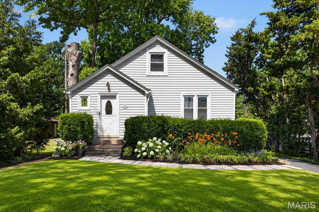 Single Family 3BR 1BA - 455 Graham Road, Florissant, MO