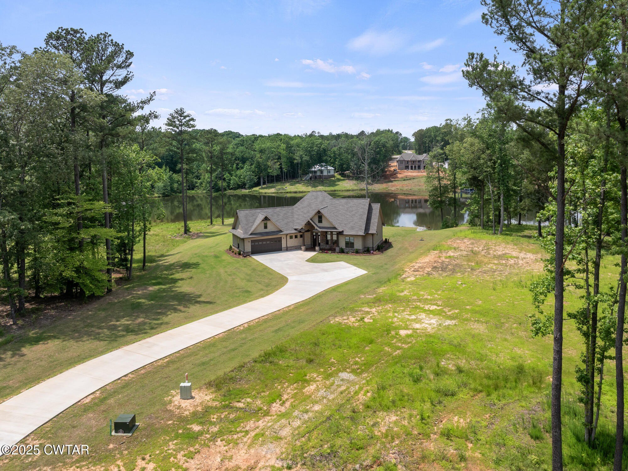 Single Family 4BR 2BA - 185 Stately Oak Drive, Huntingdon, TN