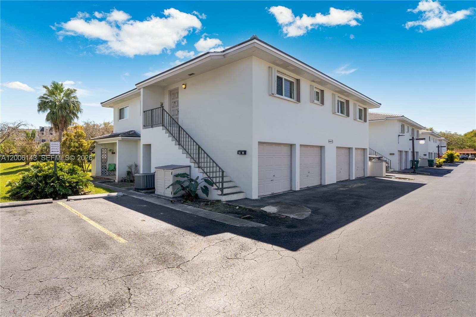 Condo 2BR 1BA - 8048 SW 80 AVE, Miami, FL