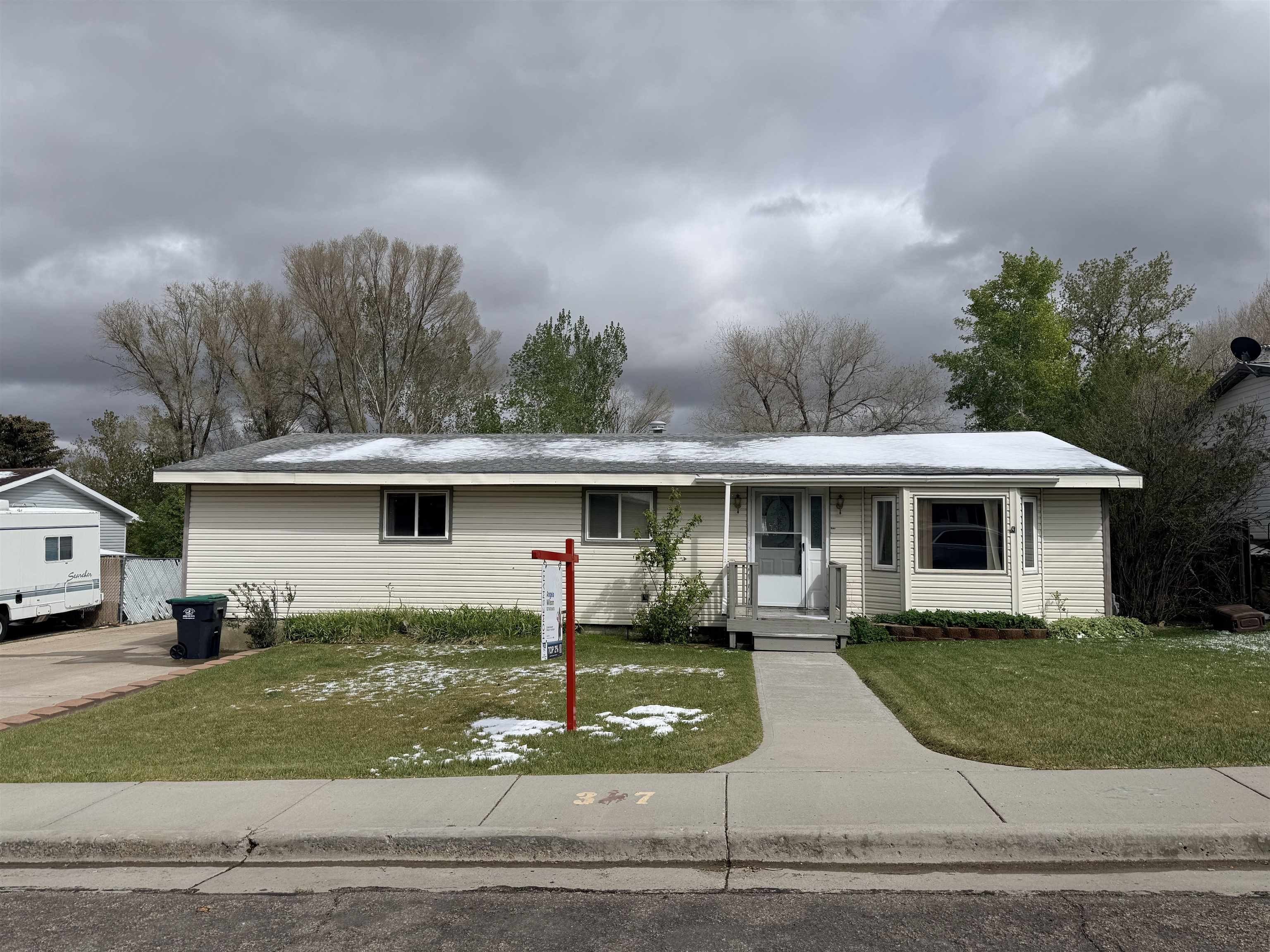 Single Family 5BR 3BA - 530 Juniper Street, Green River, WY