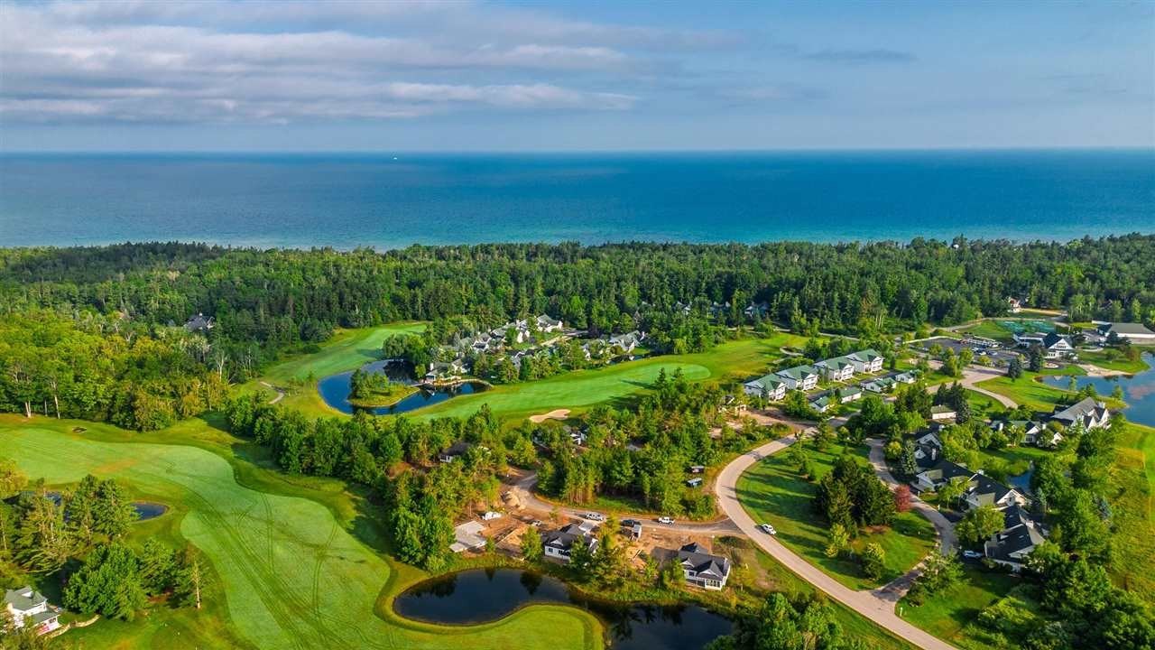 Single Family 4BR 2BA - 9423 Windeberry, Charlevoix, MI