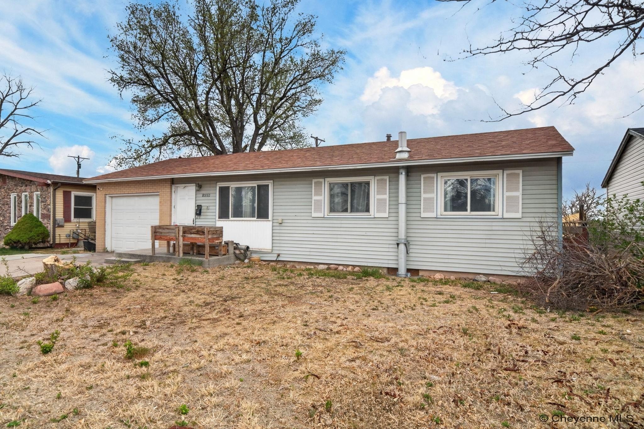 Single Family 4BR 2BA - 1236 W LEISHER RD, Cheyenne, WY