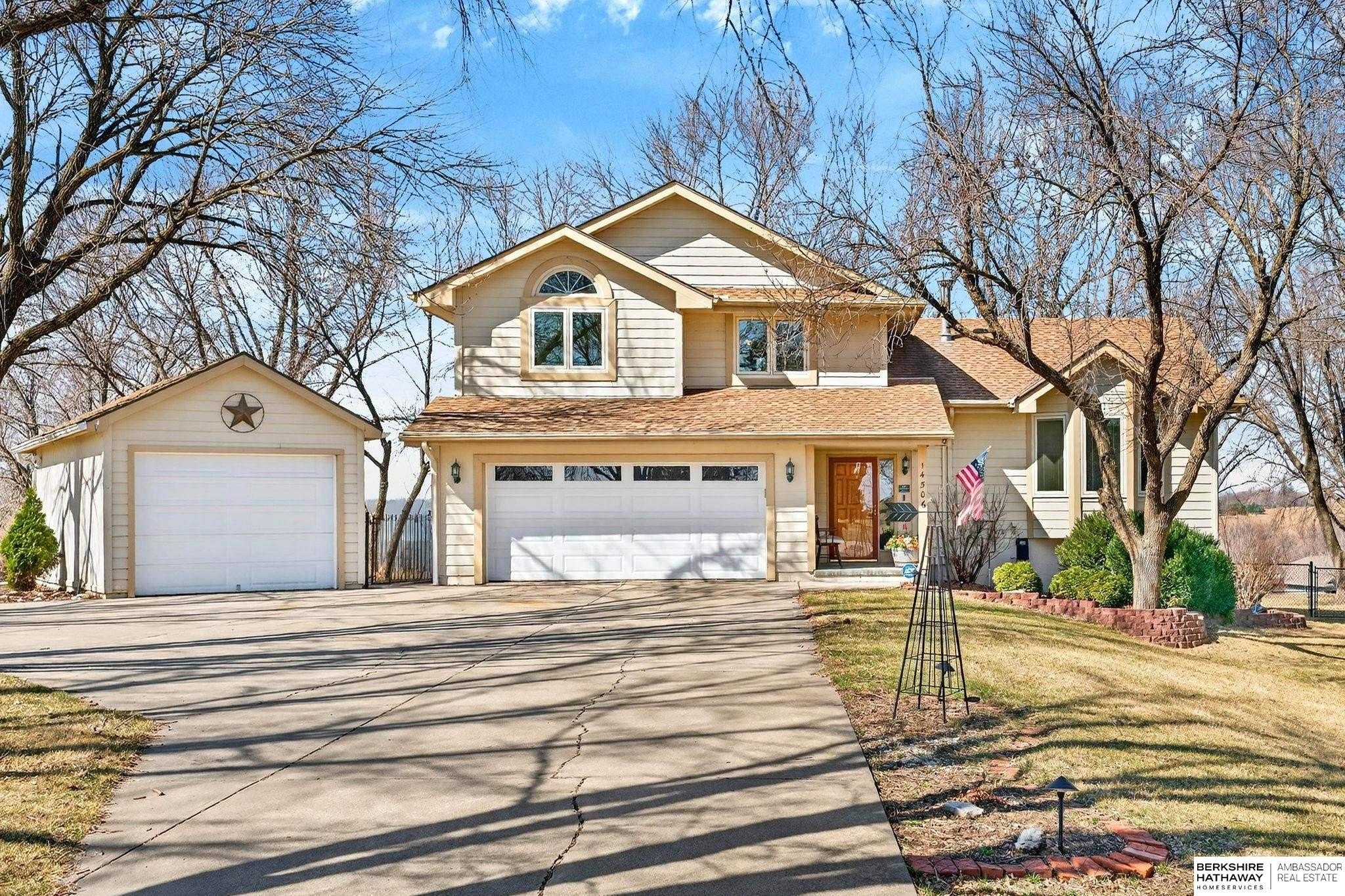 Single Family 3BR 4BA - 14506 Hackberry Lane, Plattsmouth, NE