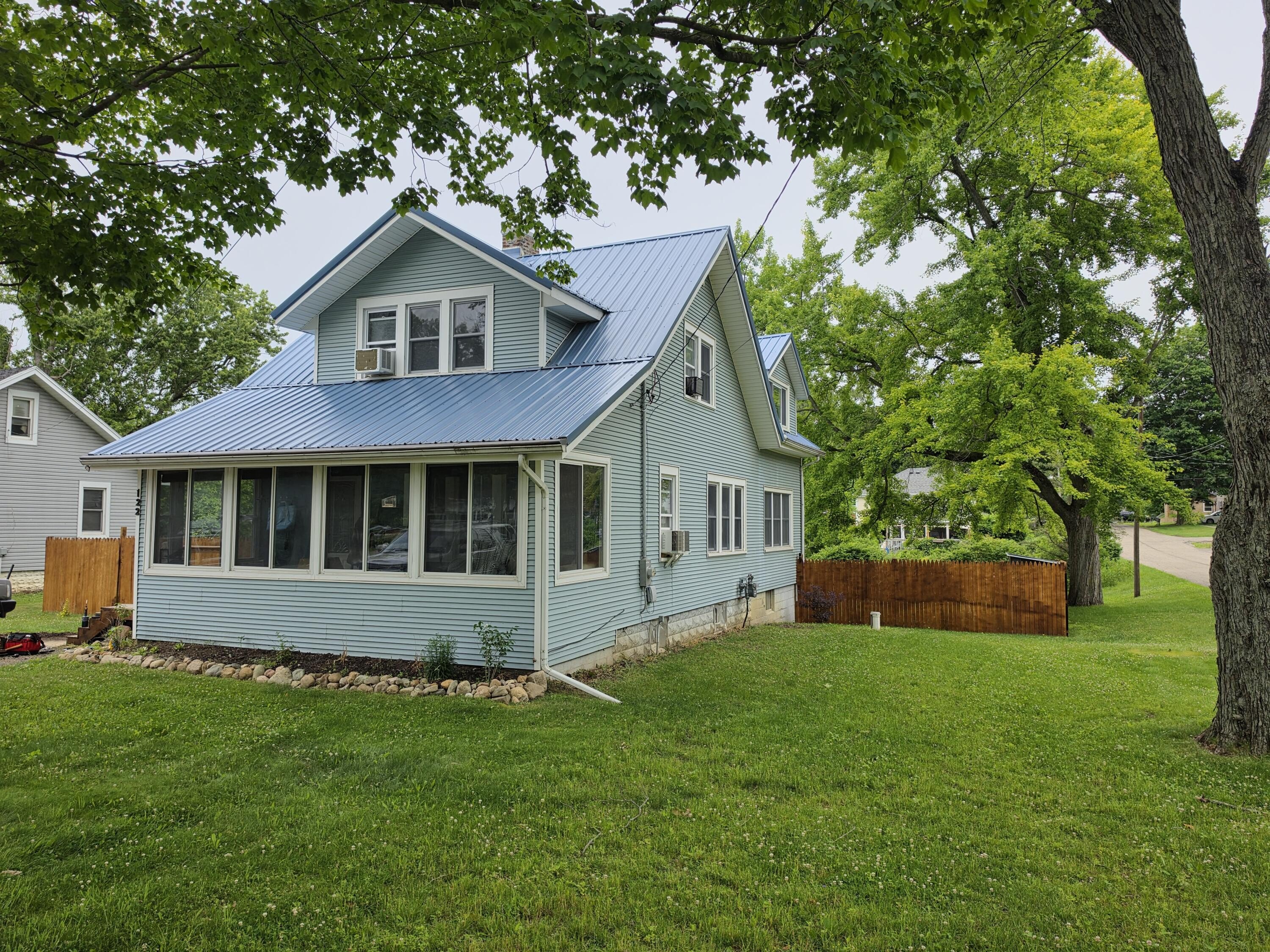 Single Family 4BR 2BA - 122 High Street, Rives Junction, MI