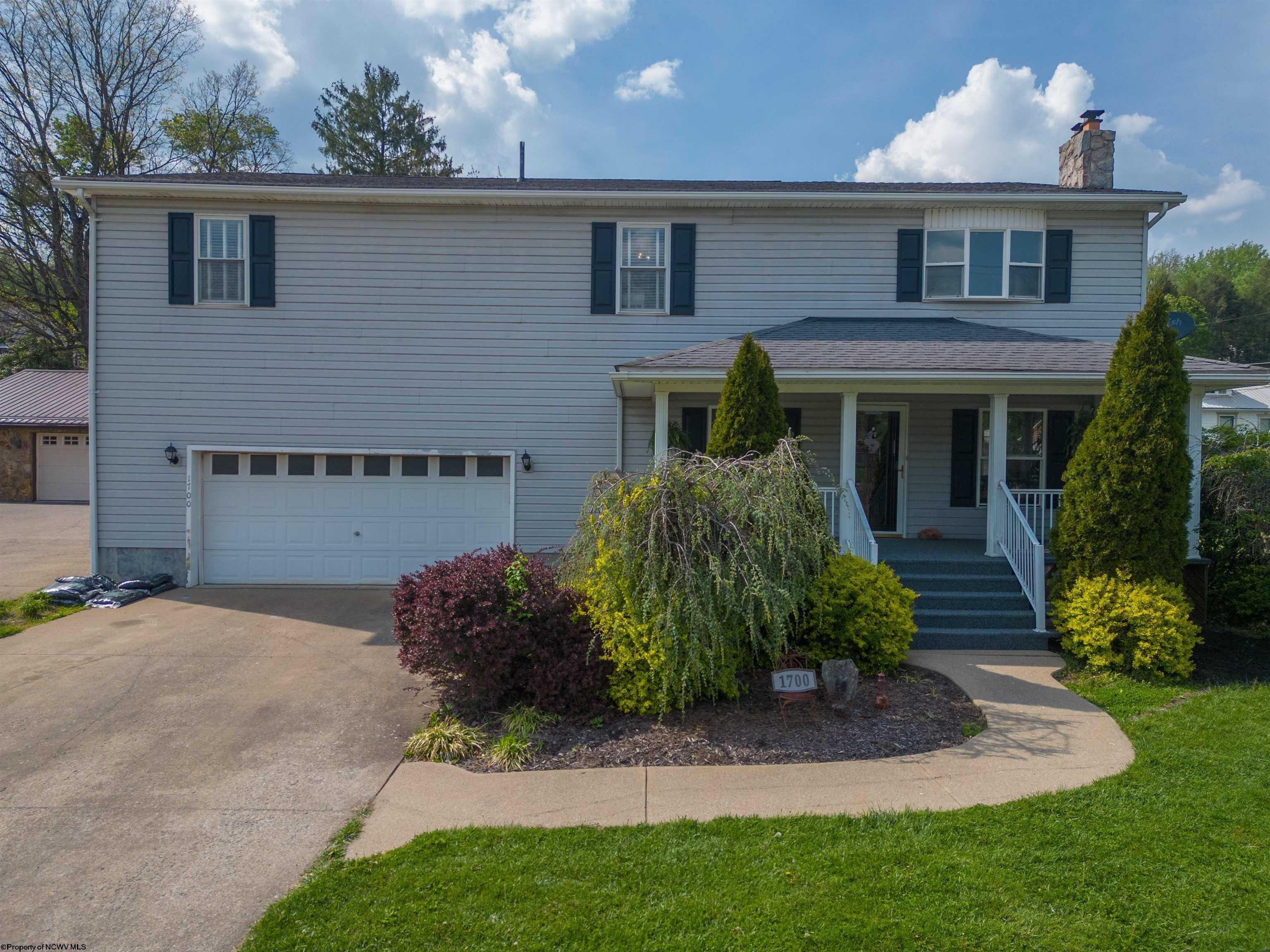 Single Family 5BR 5BA - 1700 Pleasant Valley Road, Fairmont, WV