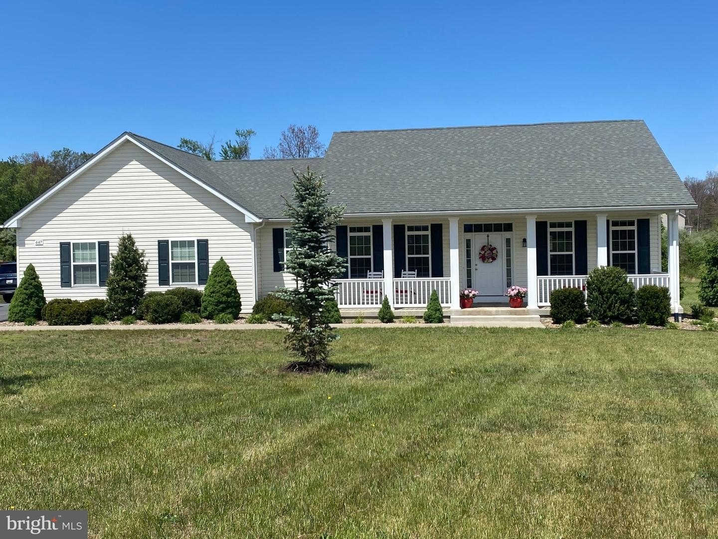 Single Family 3BR 2BA - 447 PLOW RUN LN, WINCHESTER, VA