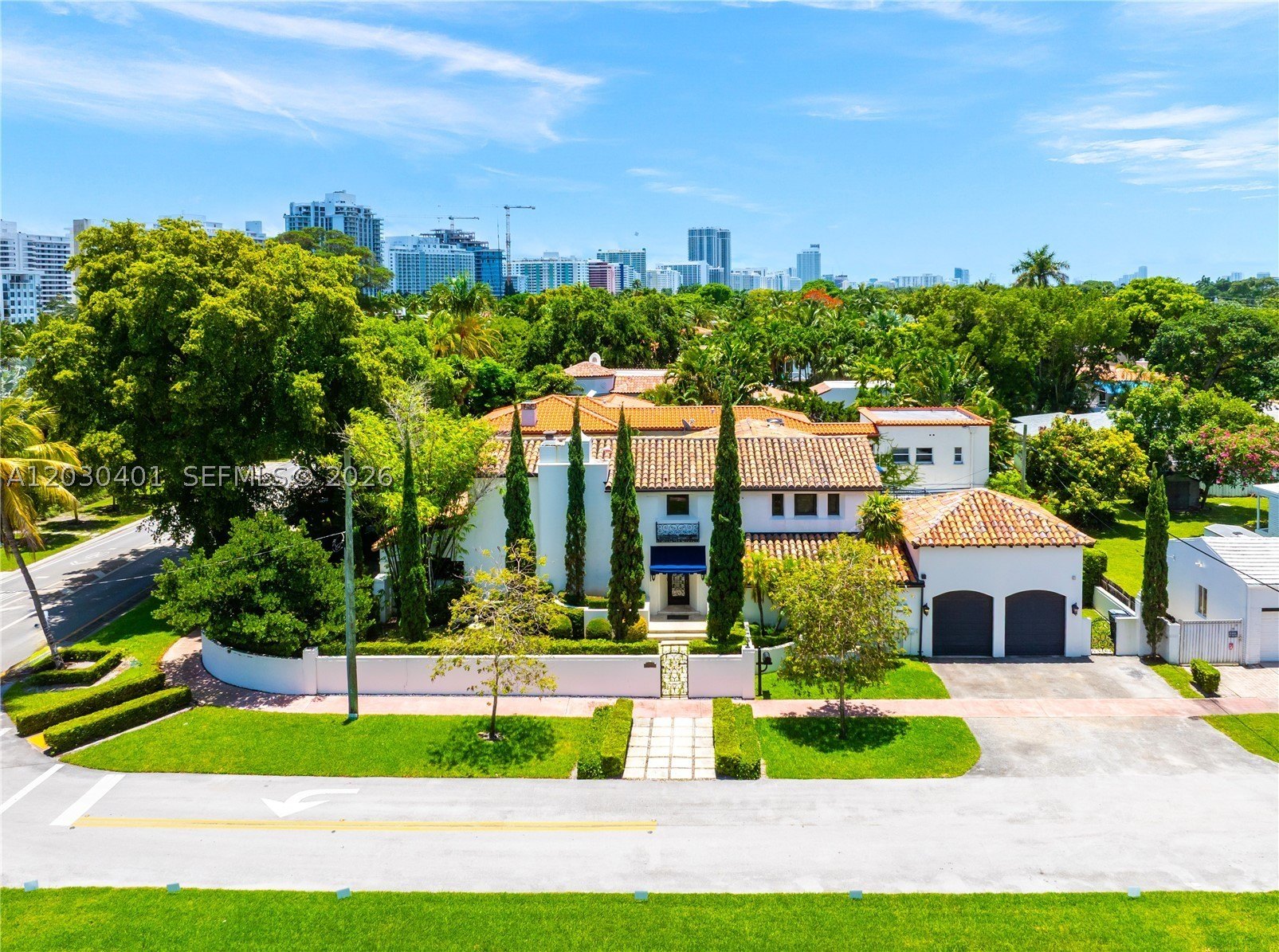 Single Family 5BR 5BA - 5860 Pine Tree Dr, Miami Beach, FL