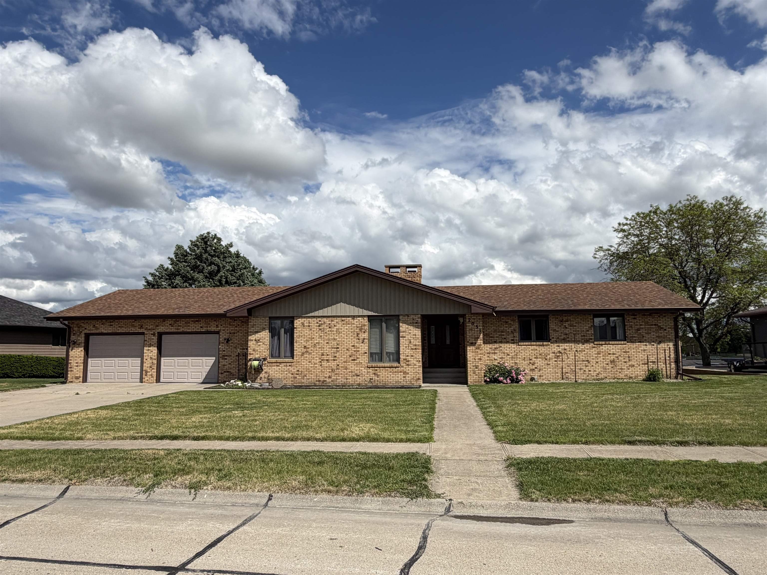 Single Family 4BR 3BA - 2051 NW Calle Colombo, Columbus, NE