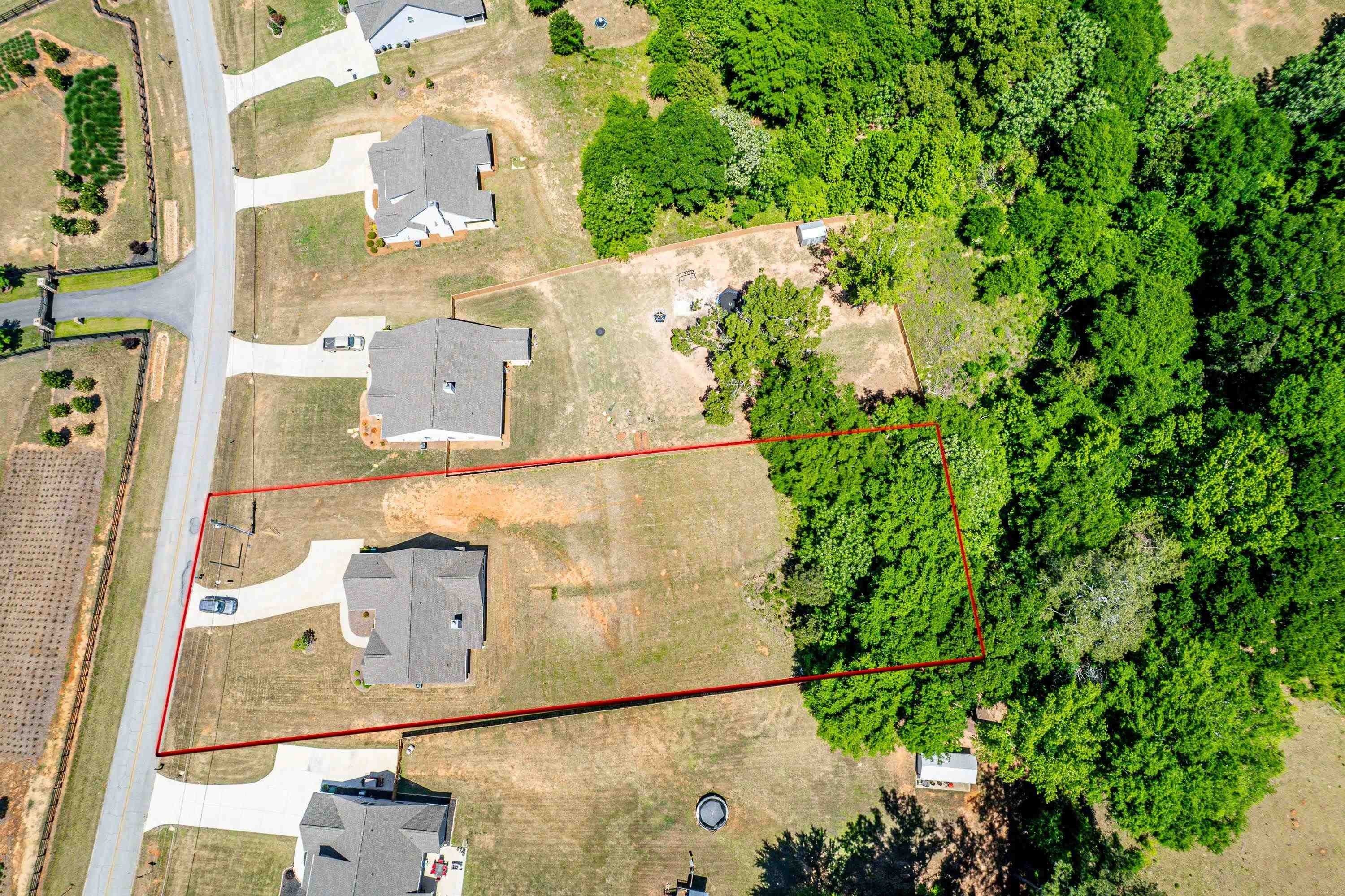 Single Family 4BR 3BA - 183 LOCH WAY, Eatonton, GA