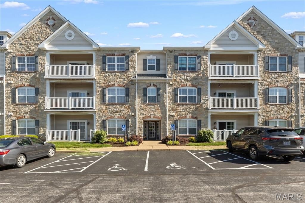 Condo 2BR 2BA - 1 Monarch Trace Court, Chesterfield, MO