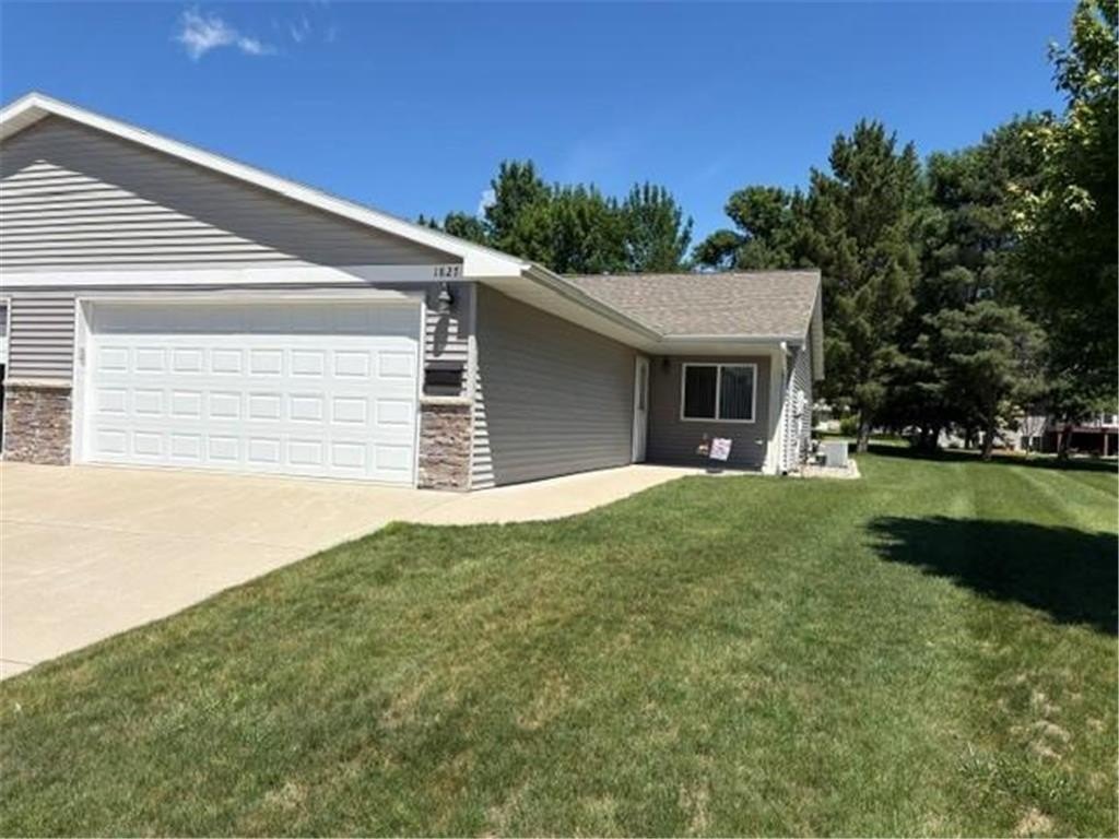 Single Family 2BR 2BA - 1827 Scenic Heights Court SW, Hutchinson, MN