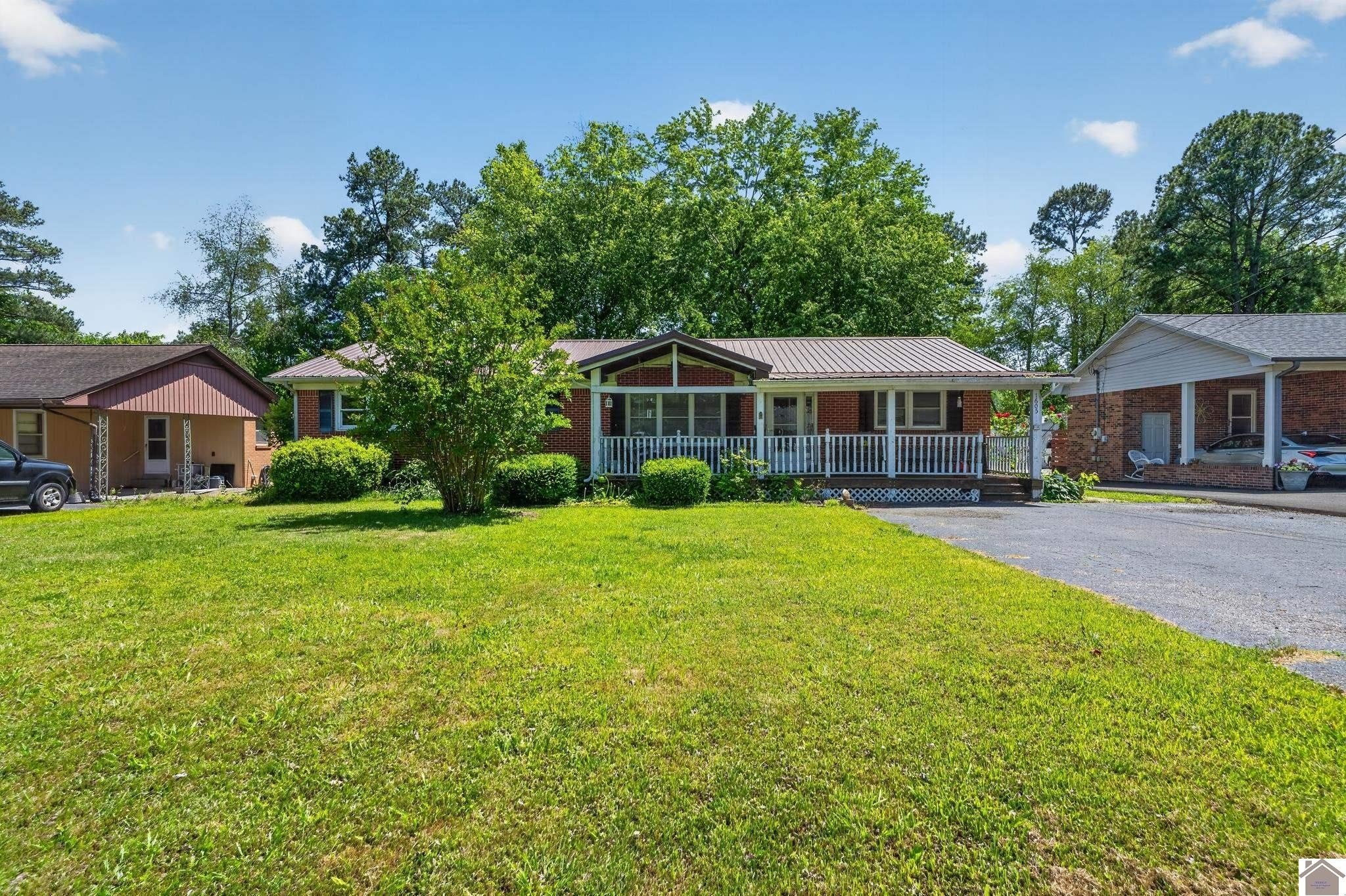 1605 Belmont Dr  