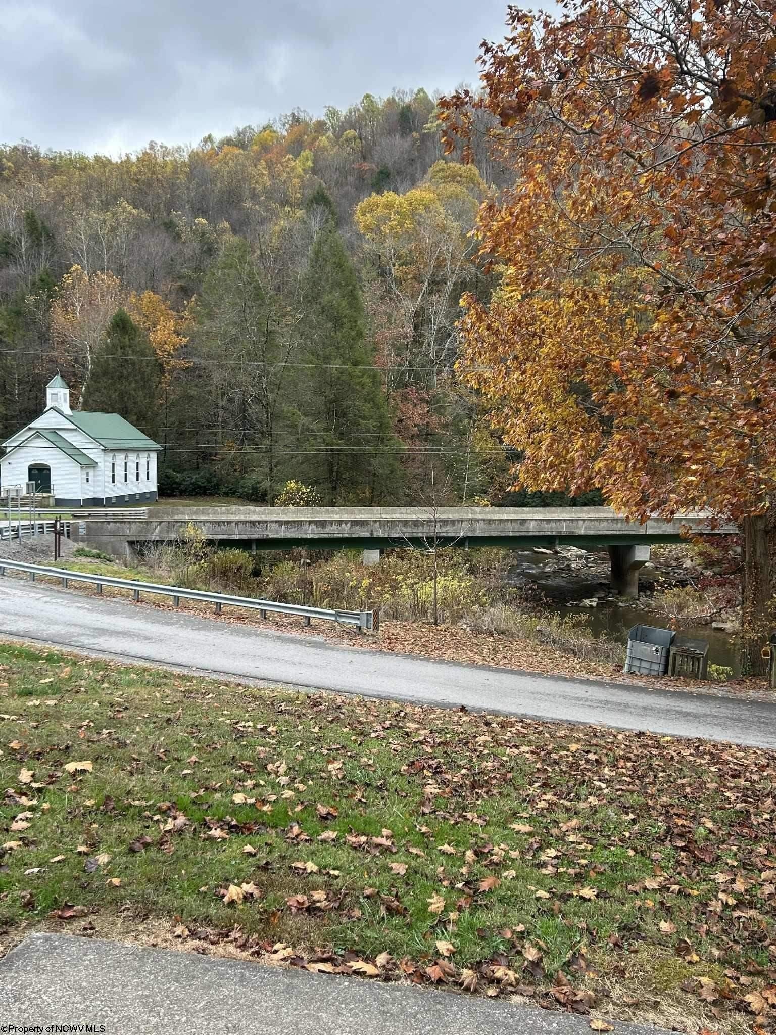 Single Family 4BR 2BA - 6801 Heaston Ridge Road, Rock Cave, WV
