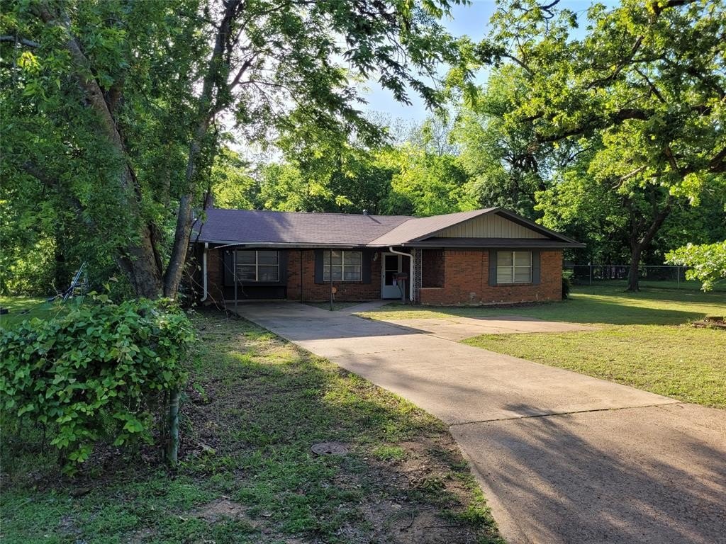 Single Family 3BR 2BA - 410 SW 22ND, Paris, TX