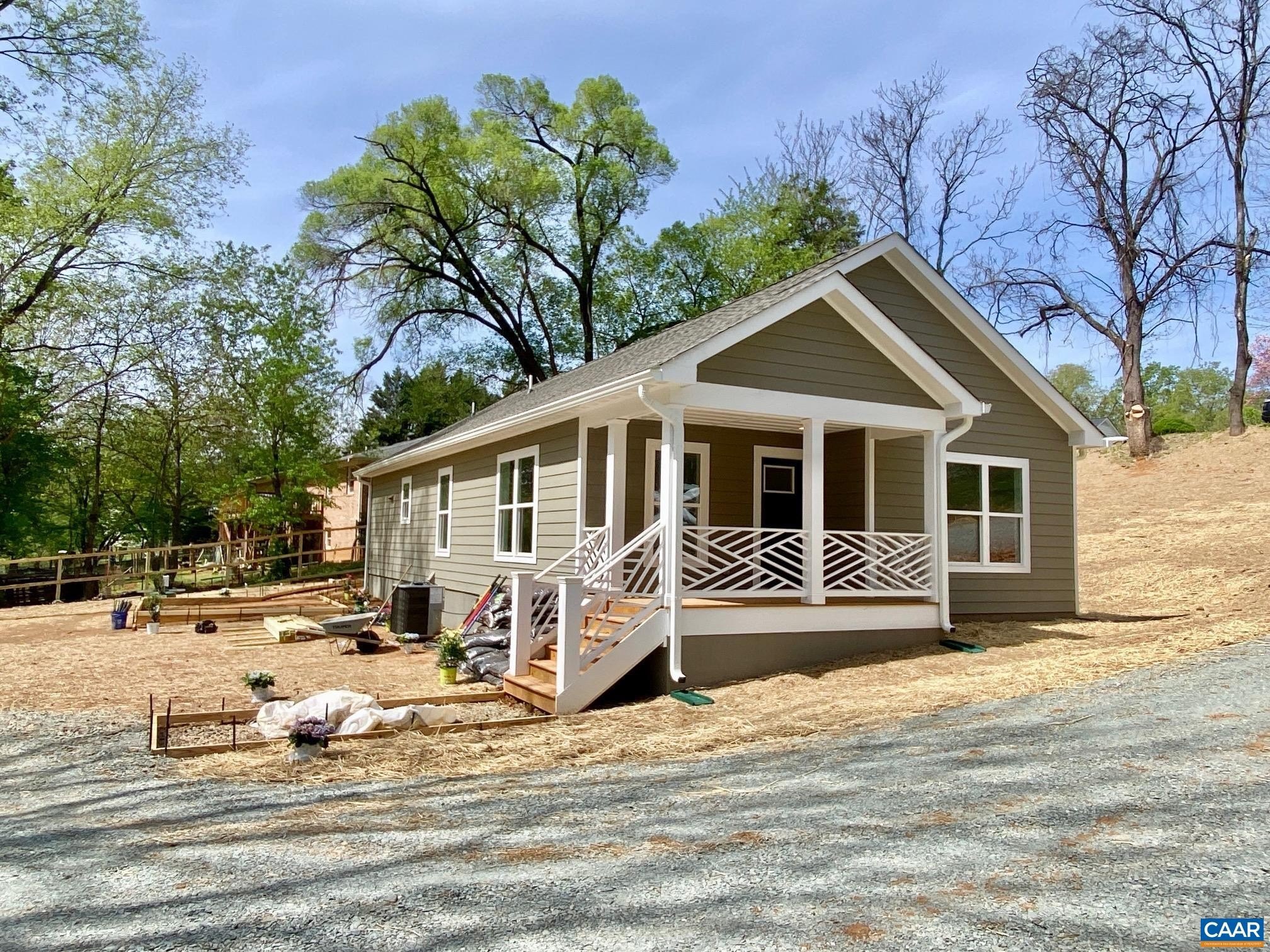 Single Family 3BR 2BA - 108 BOLLINGBROOK DR, CHARLOTTESVILLE, VA