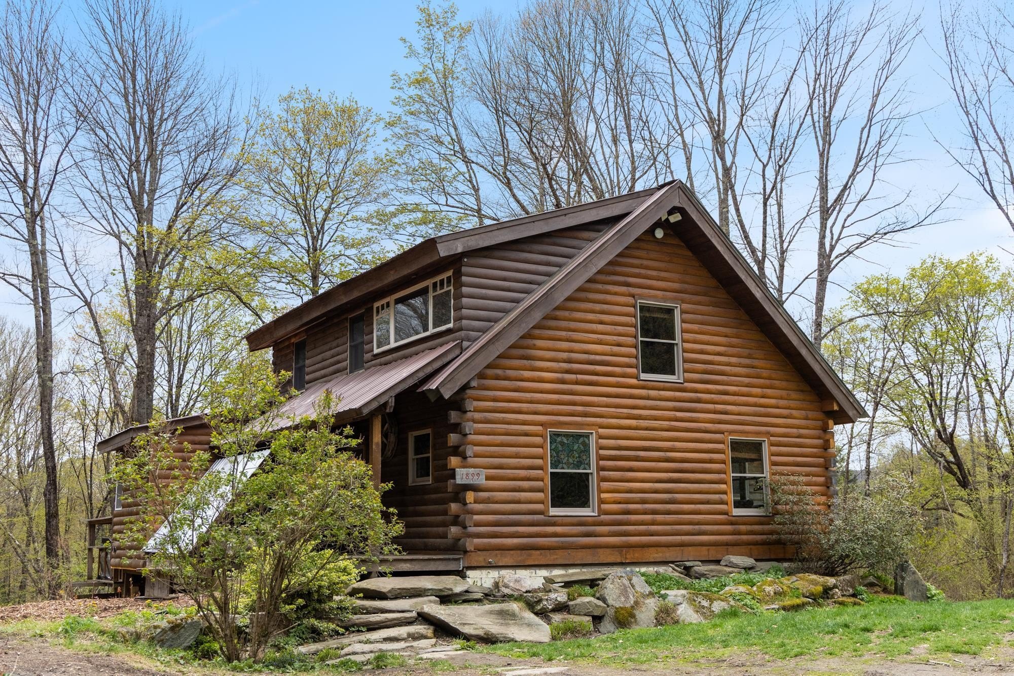 Single Family 3BR 3BA - 1899 Rousseau Road, Royalton, VT