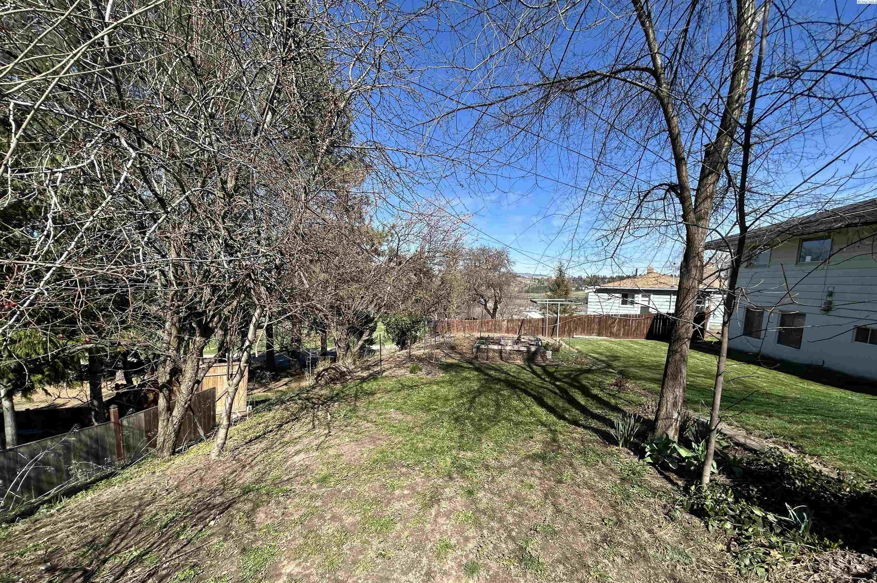 Other 3BR 3BA - 115 SW Skyline Dr., Pullman, WA
