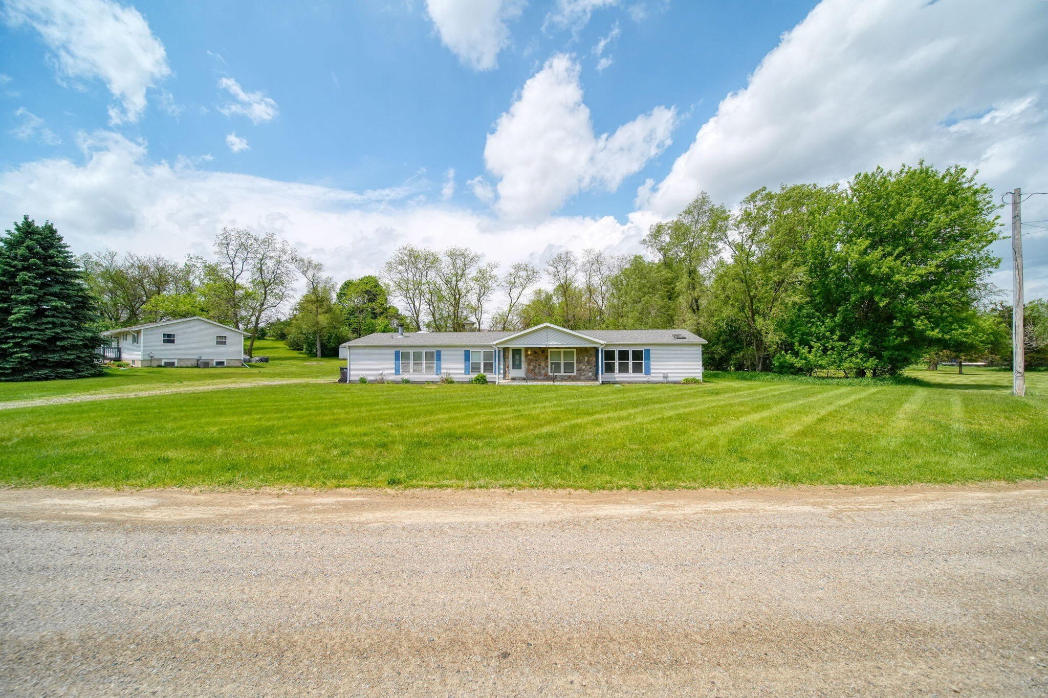 Single Family 3BR 3BA - 120 Kathy Lane, Brooklyn, MI