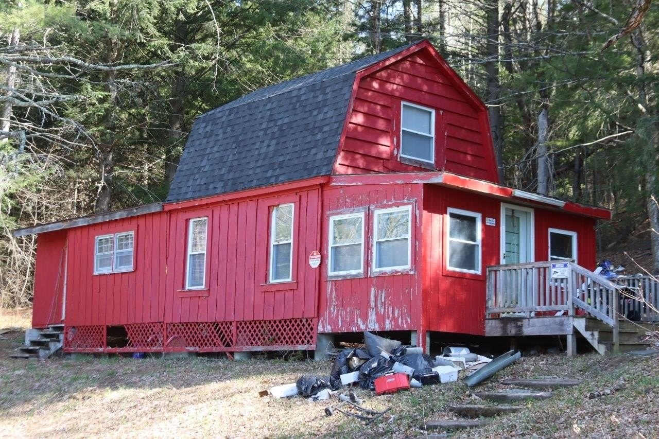Single Family 1BR 1BA - 1594 White Road, Corinth, VT