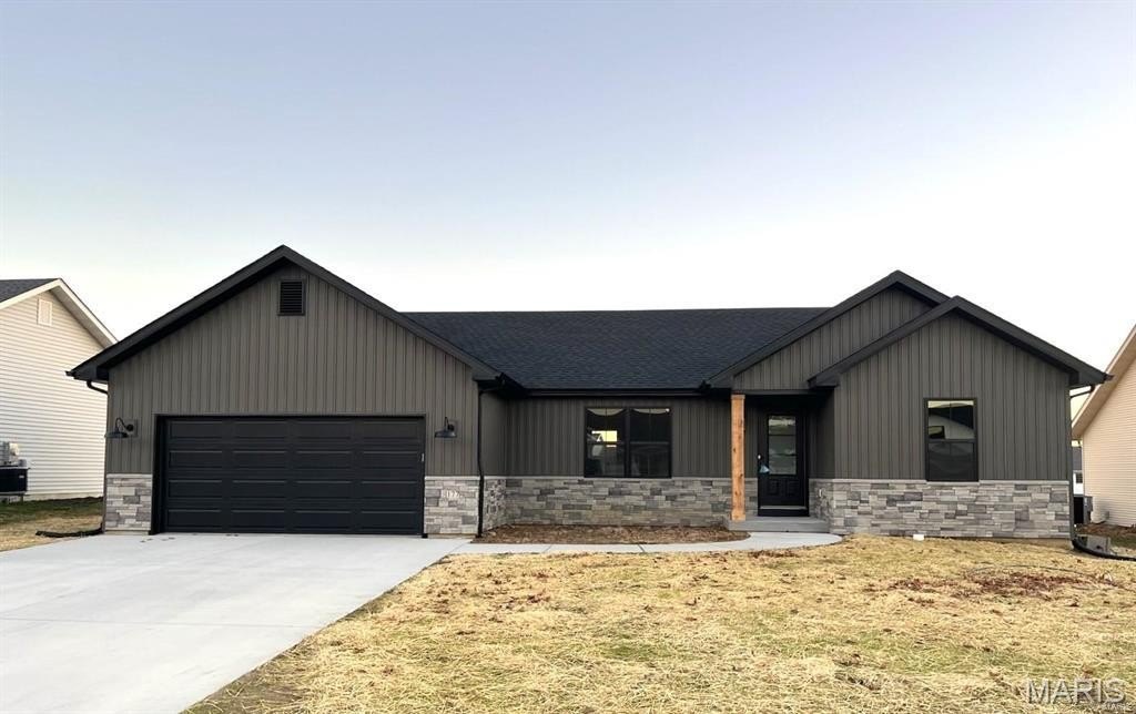 Single Family 3BR 2BA - 127 Bayport Drive, Moro, IL