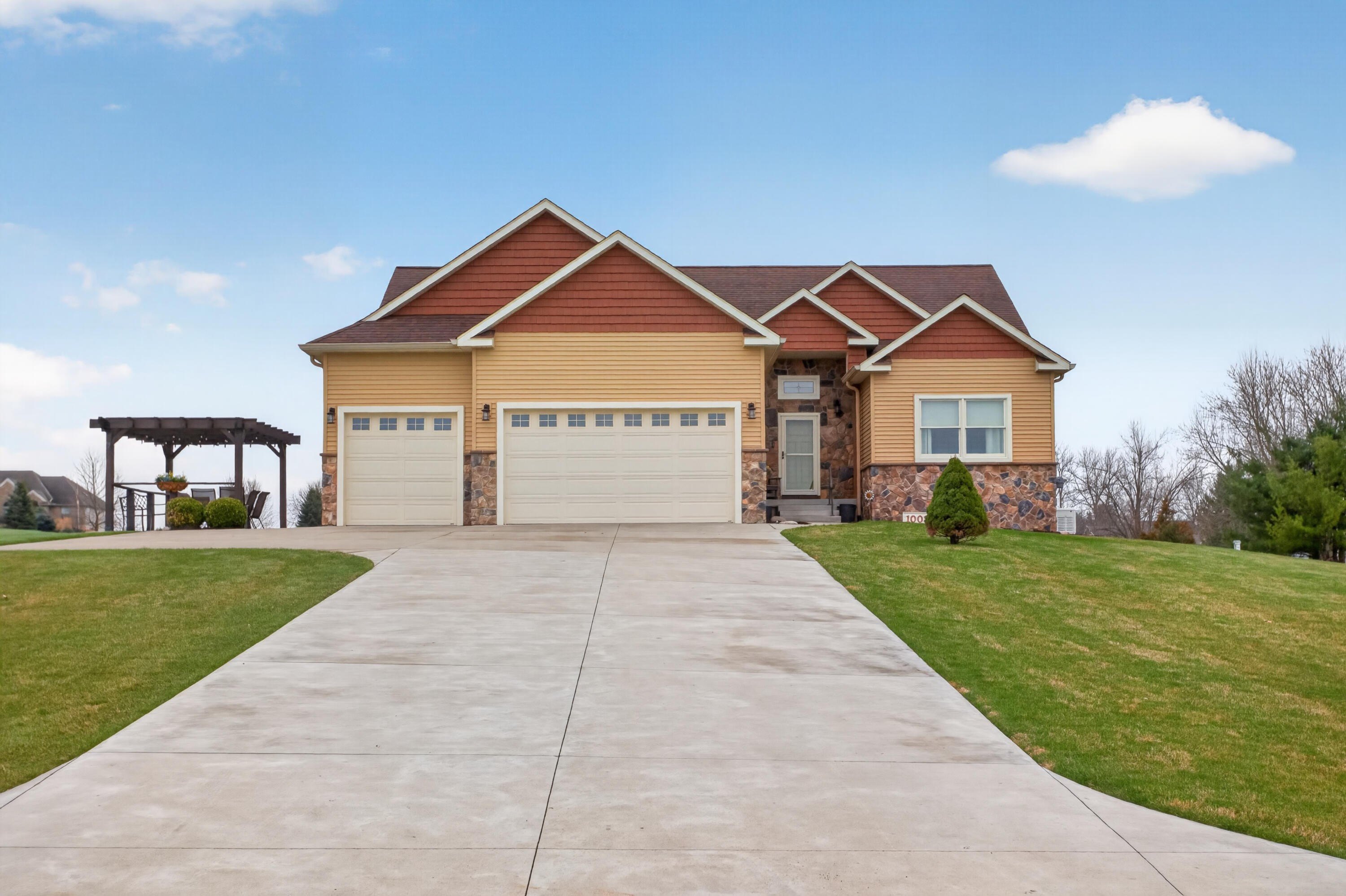 Single Family 3BR 3BA - 10037 Whitetail Lane, Jackson, MI