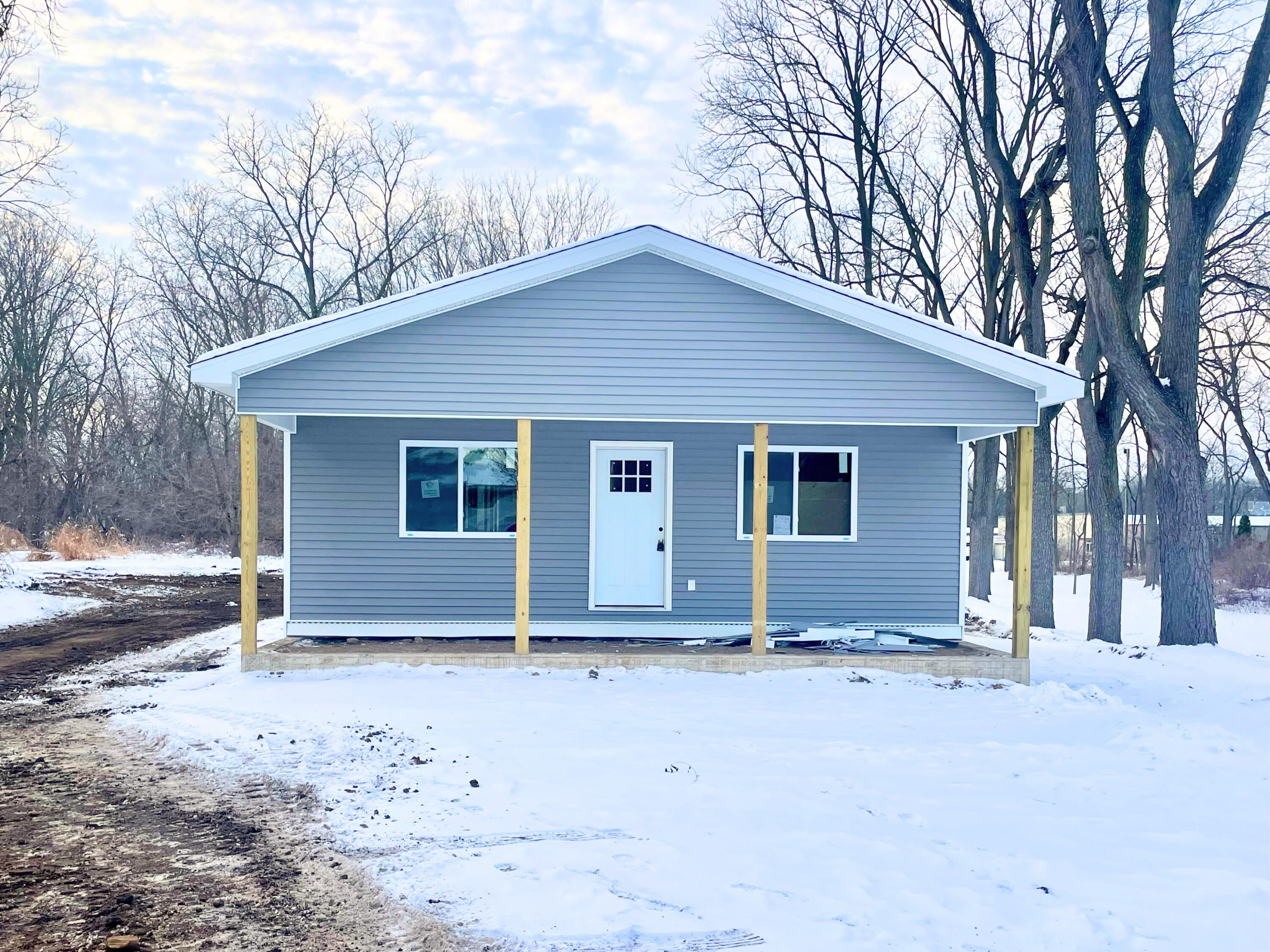 Single Family 3BR 2BA - 1422 Cooper Street, Jackson, MI