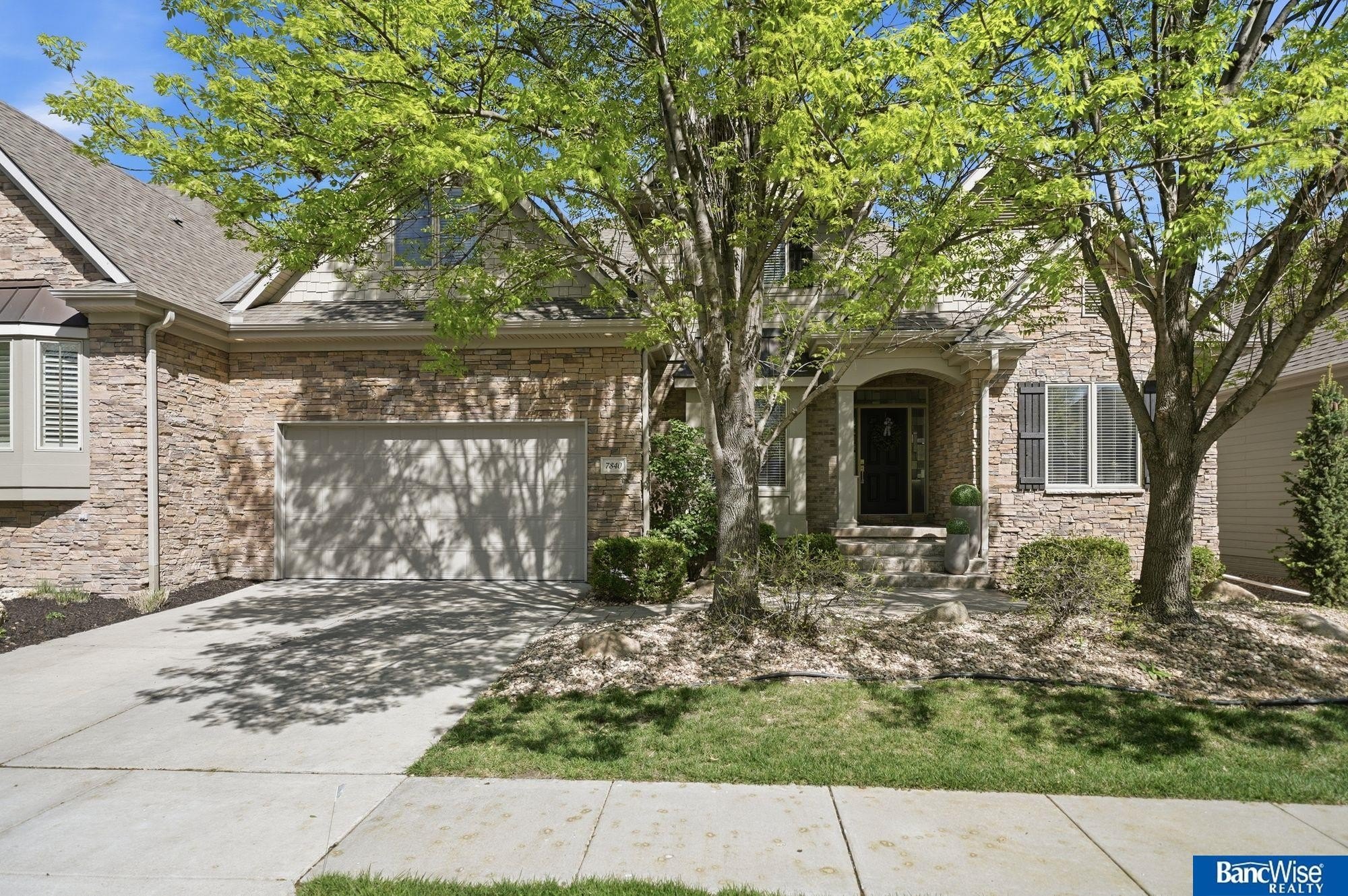 Single Family 5BR 4BA - 7840 Viburnum Drive, Lincoln, NE