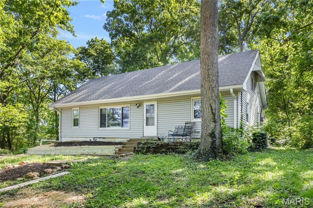 Single Family 4BR 2BA - 17 Robin Lane, Fenton, MO