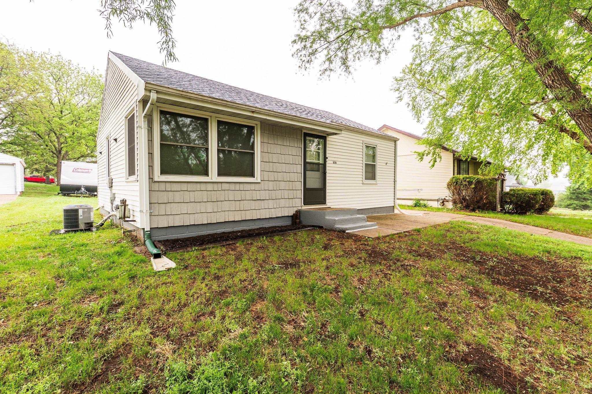Single Family 2BR 2BA - 530 S 8th Street, Akron, IA