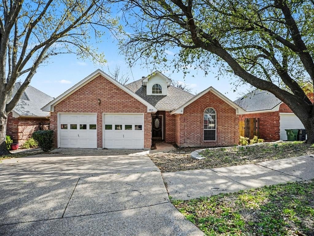 Single Family 3BR 2BA - 4915 Arborgate Drive, Arlington, TX