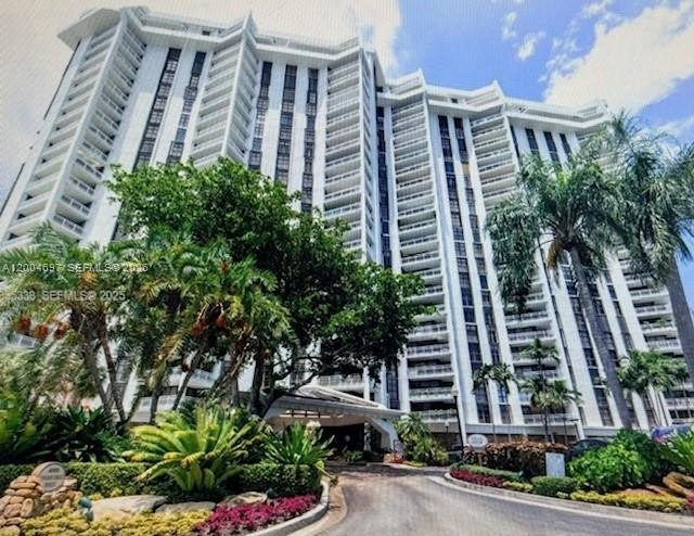 Condo 2BR 2BA - 4000 Towerside Ter, Miami, FL
