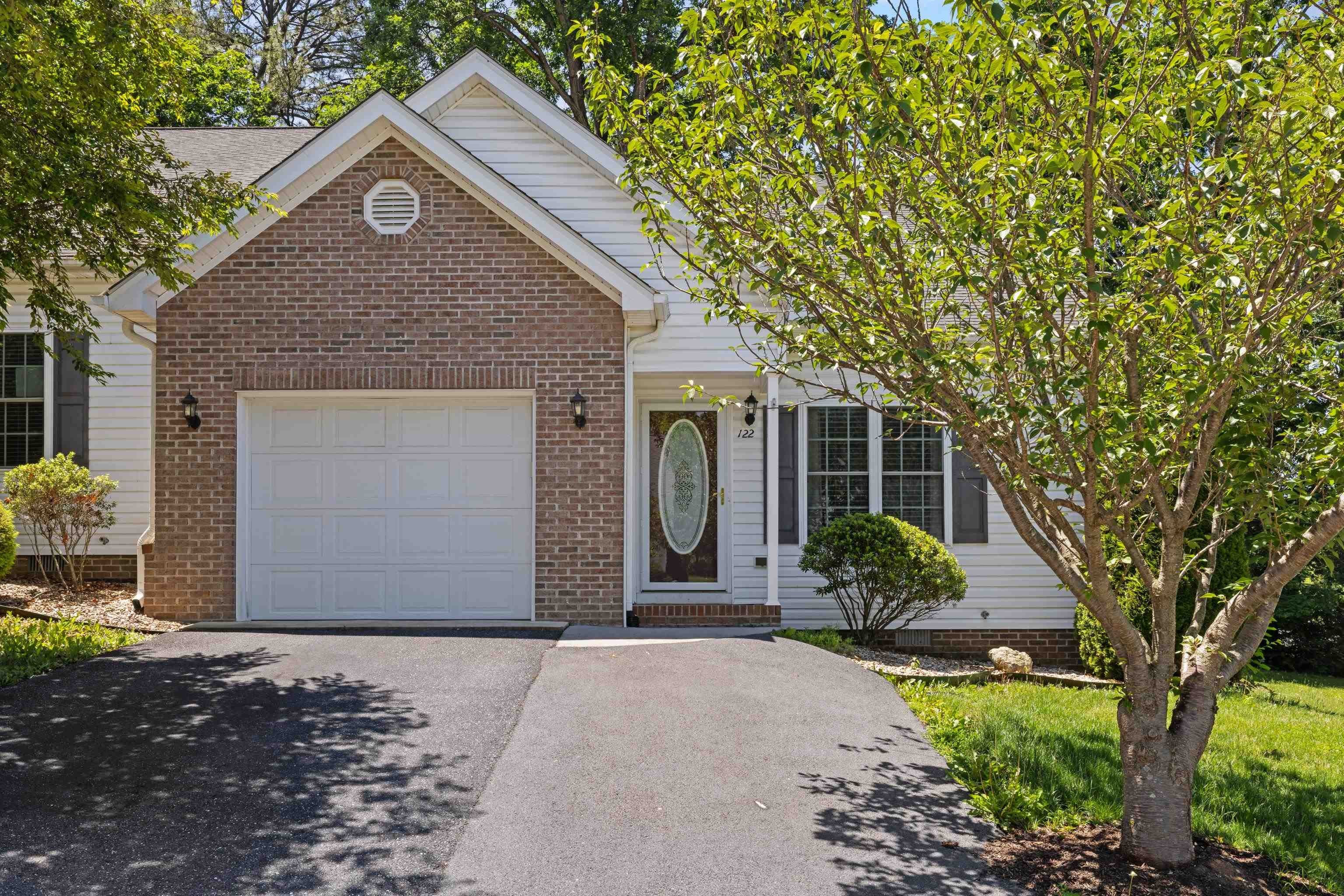 Single Family 3BR 2BA - 122 COLLINSWOOD DR, STAUNTON, VA