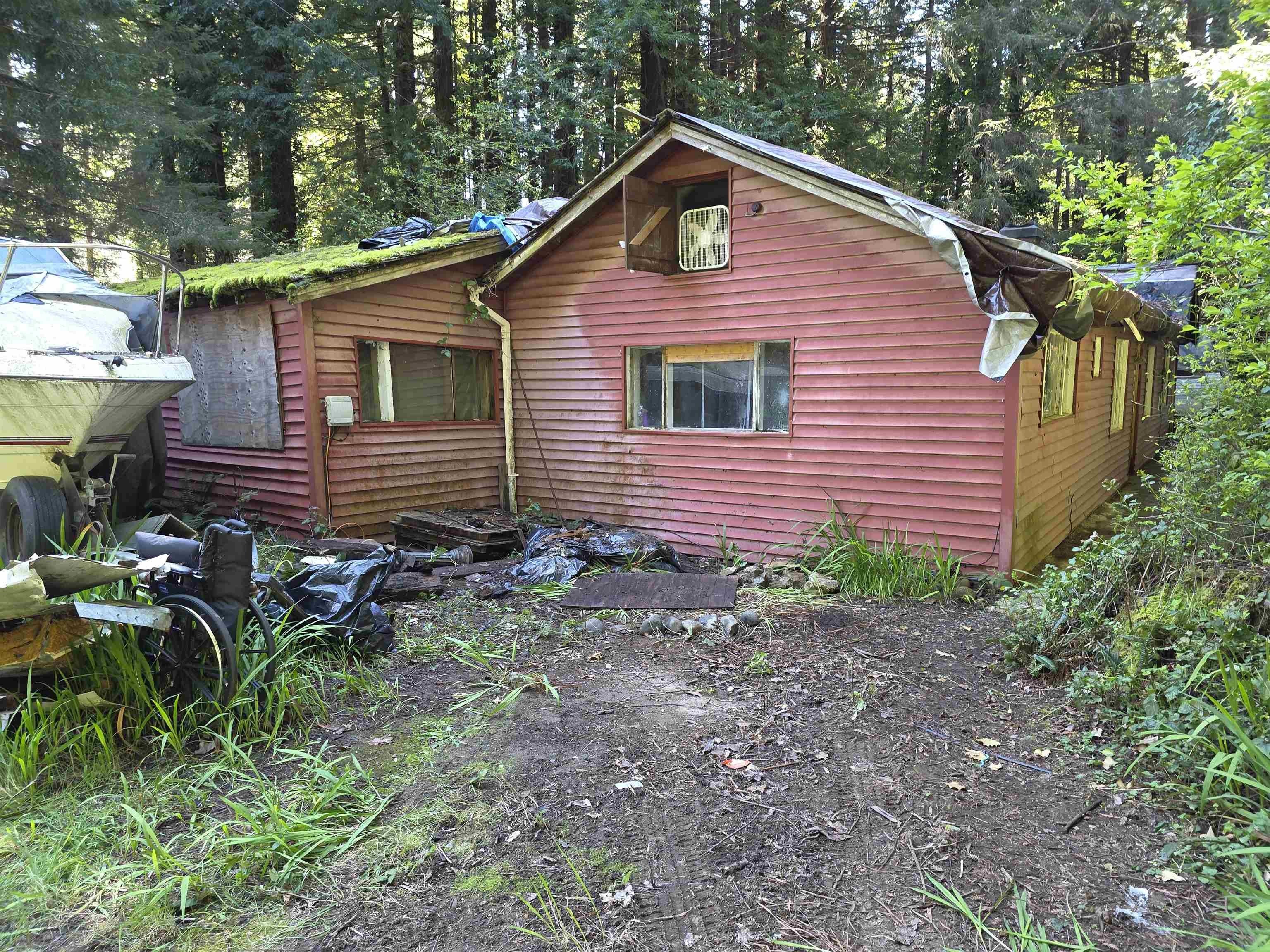 Single Family 1BR 1BA - 2011 Parkway, Crescent City, CA