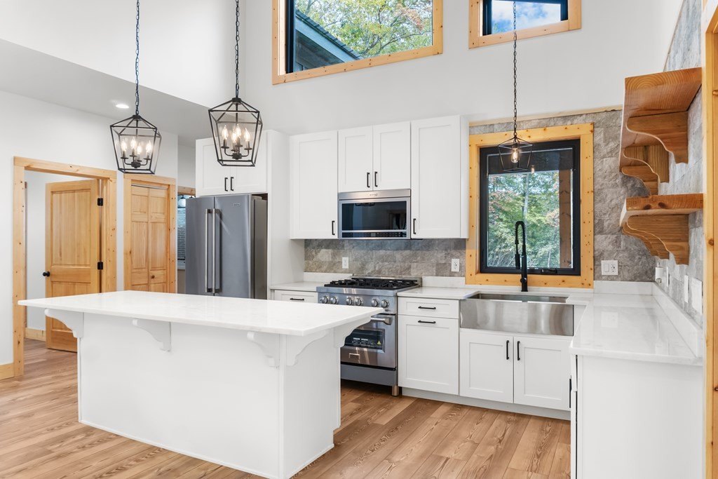 Single Family 2BR 2BA - 338 Forest Glen Trl, Franklin, NC