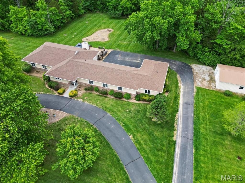 Single Family 4BR 3BA - 18506 Royal Drive, Warrenton, MO