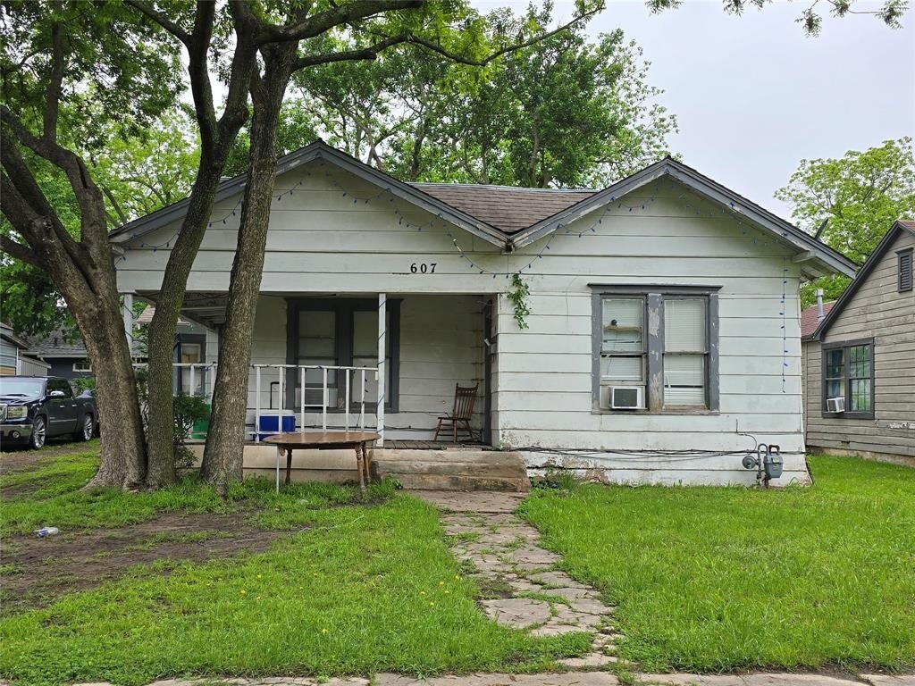 Single Family 4BR 1BA - 607 Moran Street, Gainesville, TX